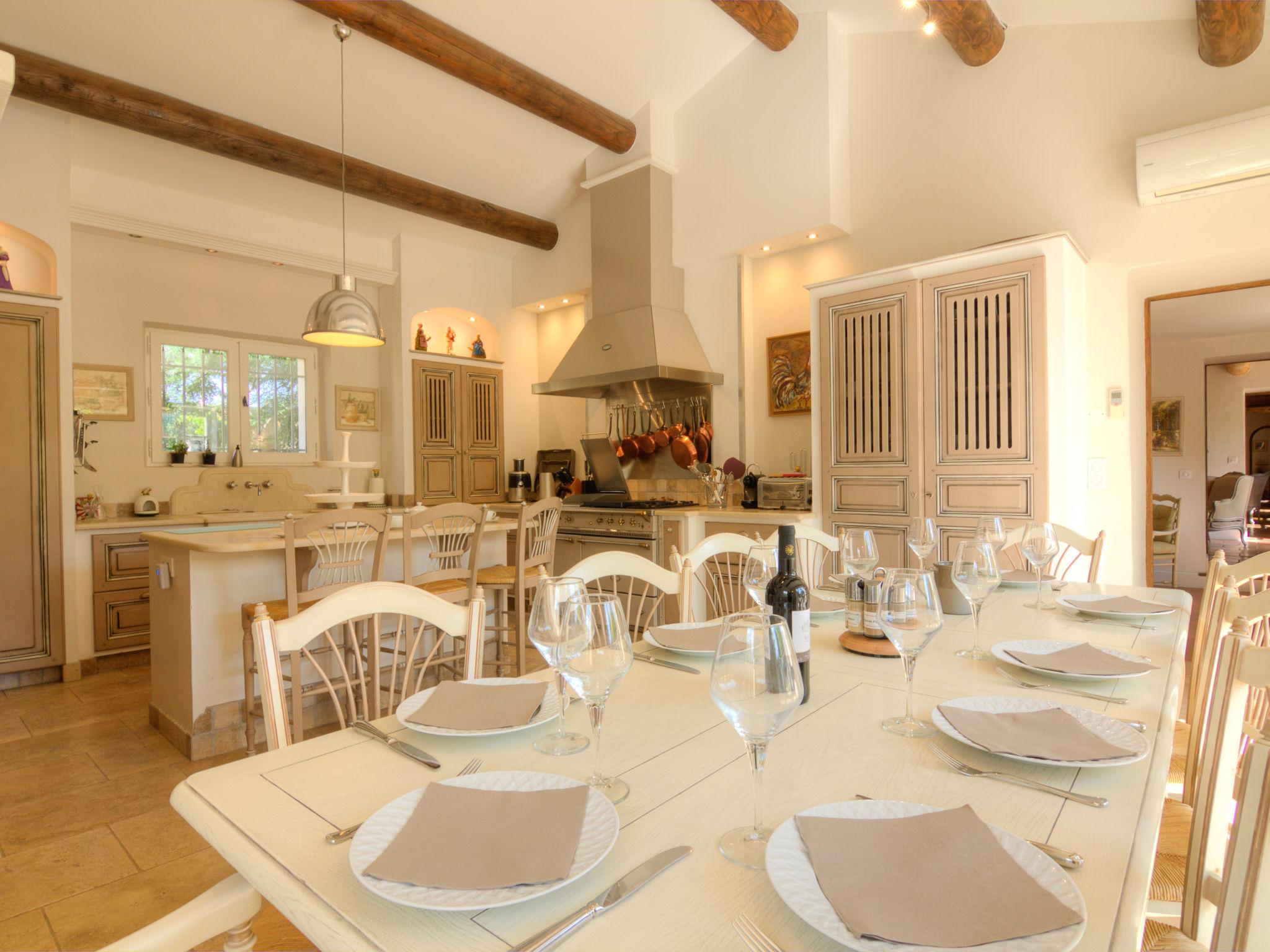 Photo 3 - 4 bedroom House in Saint-Rémy-de-Provence with private pool and terrace