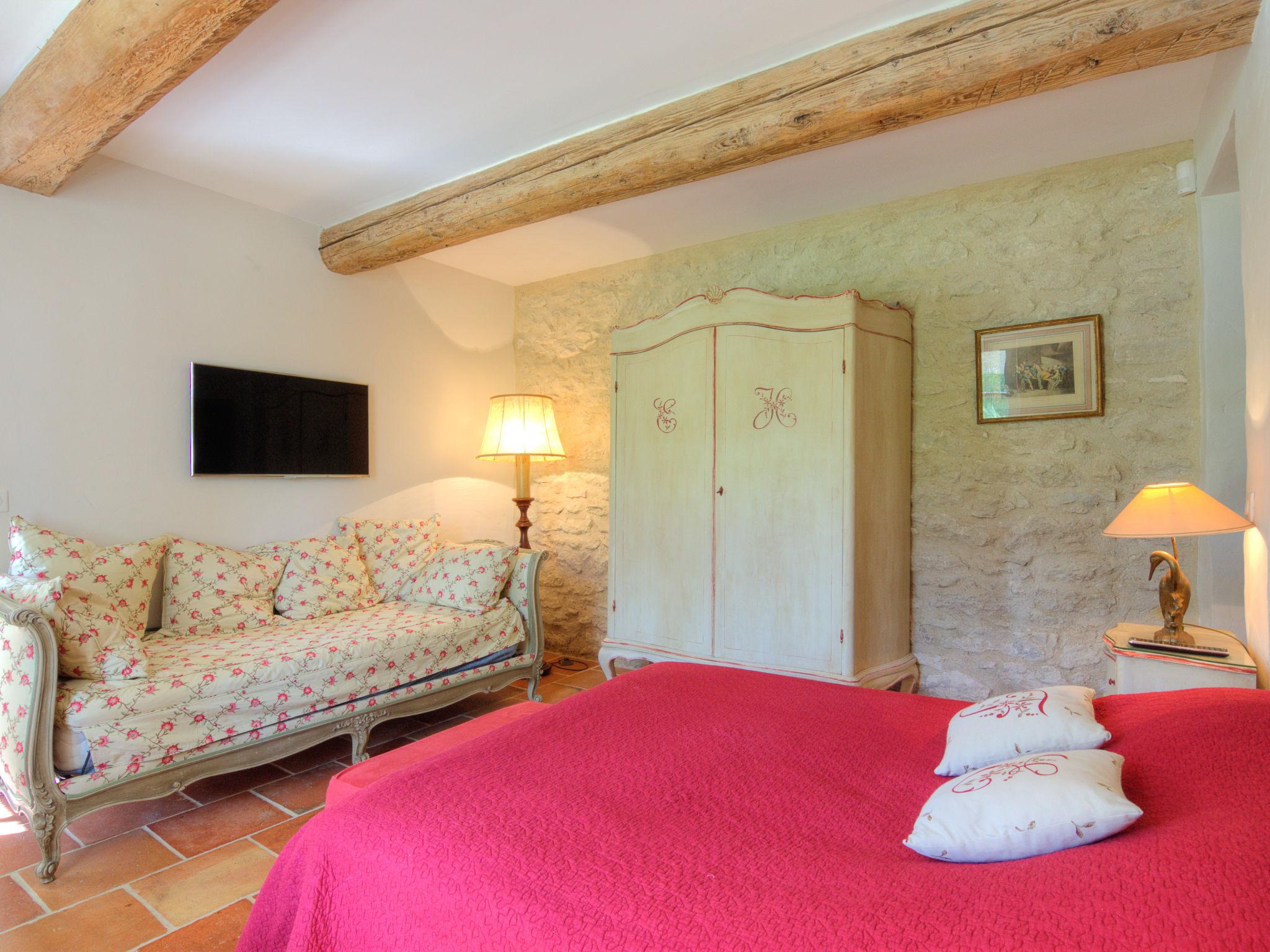 Photo 21 - 4 bedroom House in Saint-Rémy-de-Provence with private pool and garden