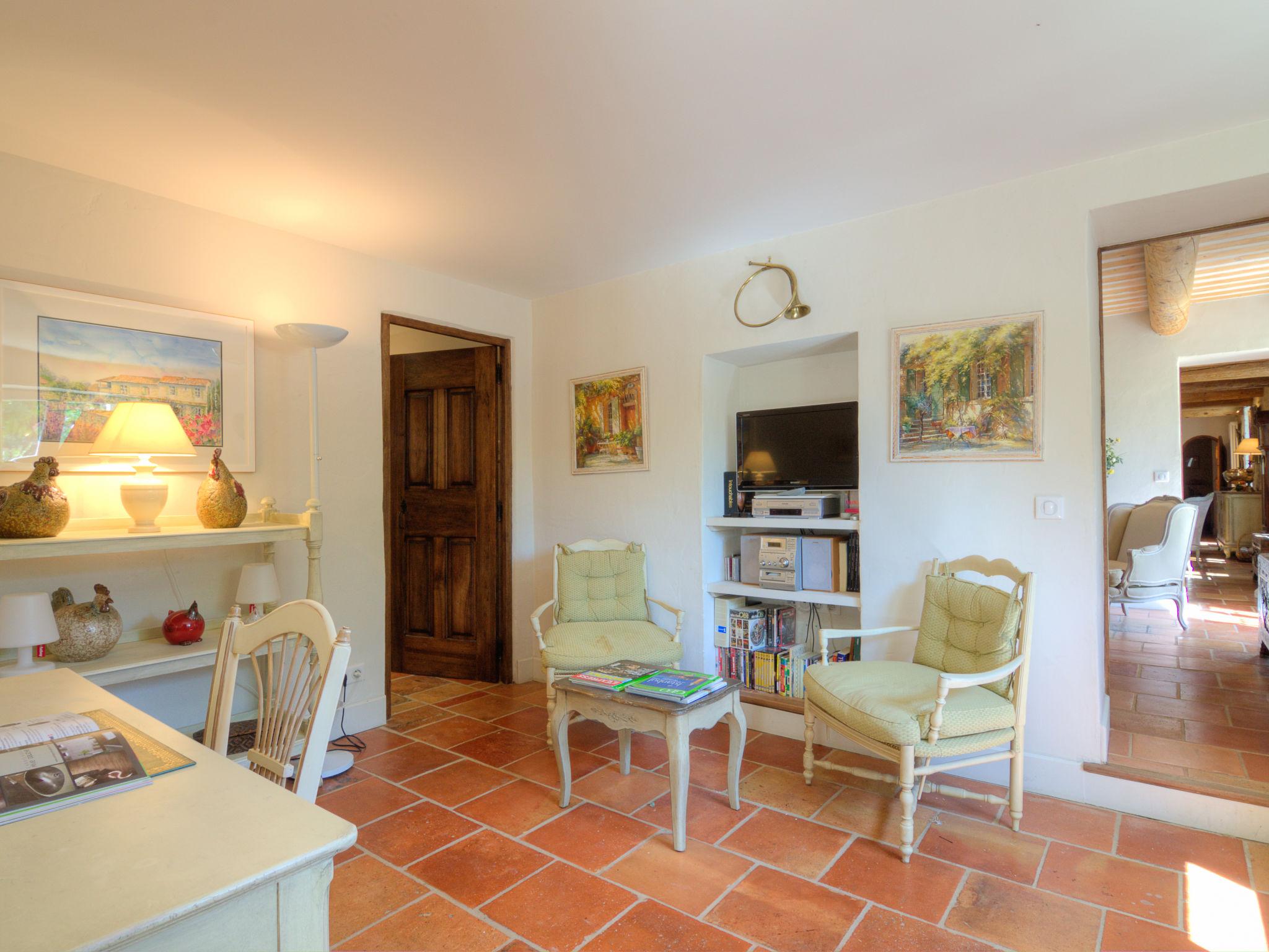 Photo 11 - 4 bedroom House in Saint-Rémy-de-Provence with private pool and garden