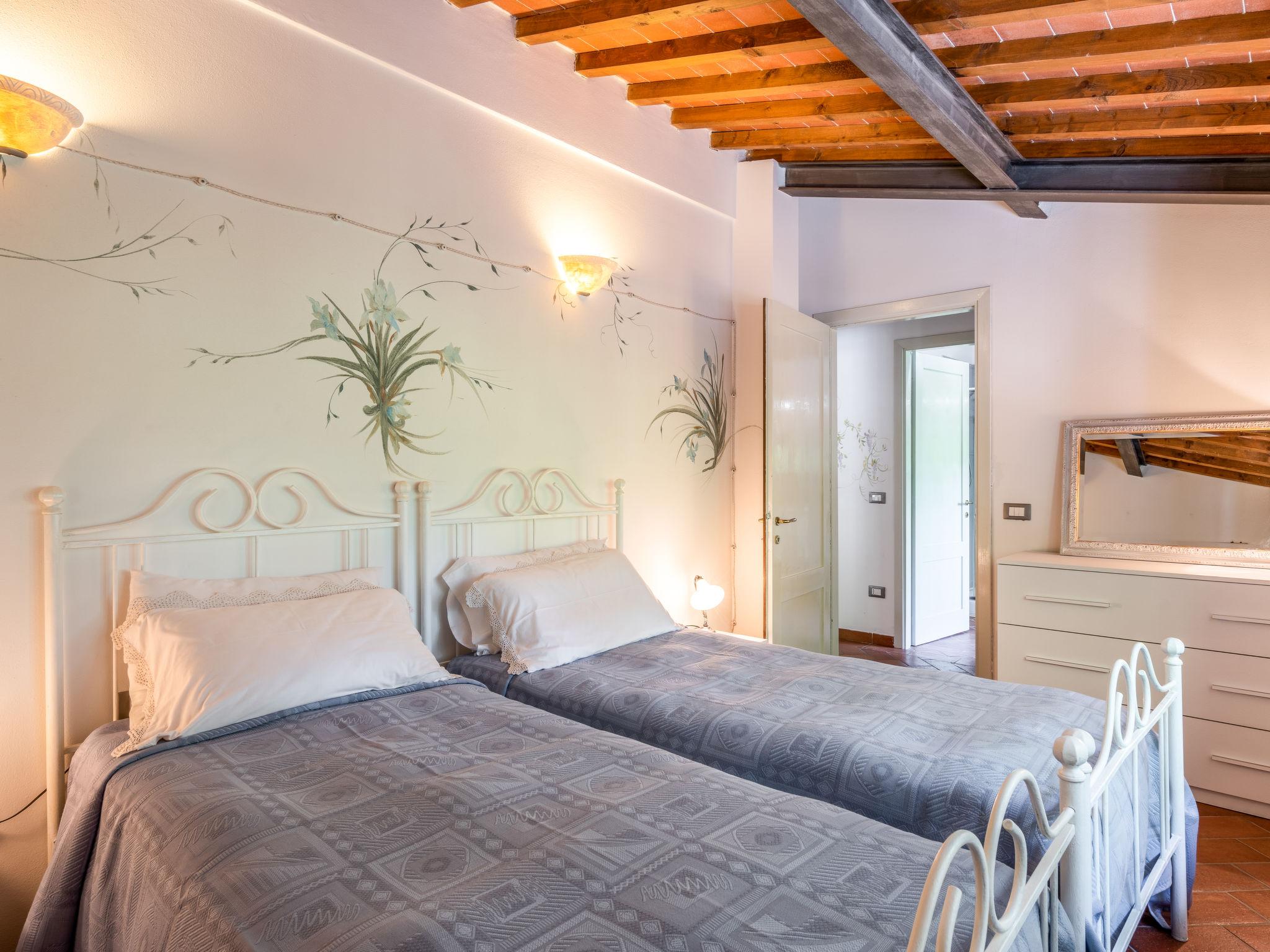 Foto 16 - Casa con 5 camere da letto a Montevarchi con piscina privata e giardino