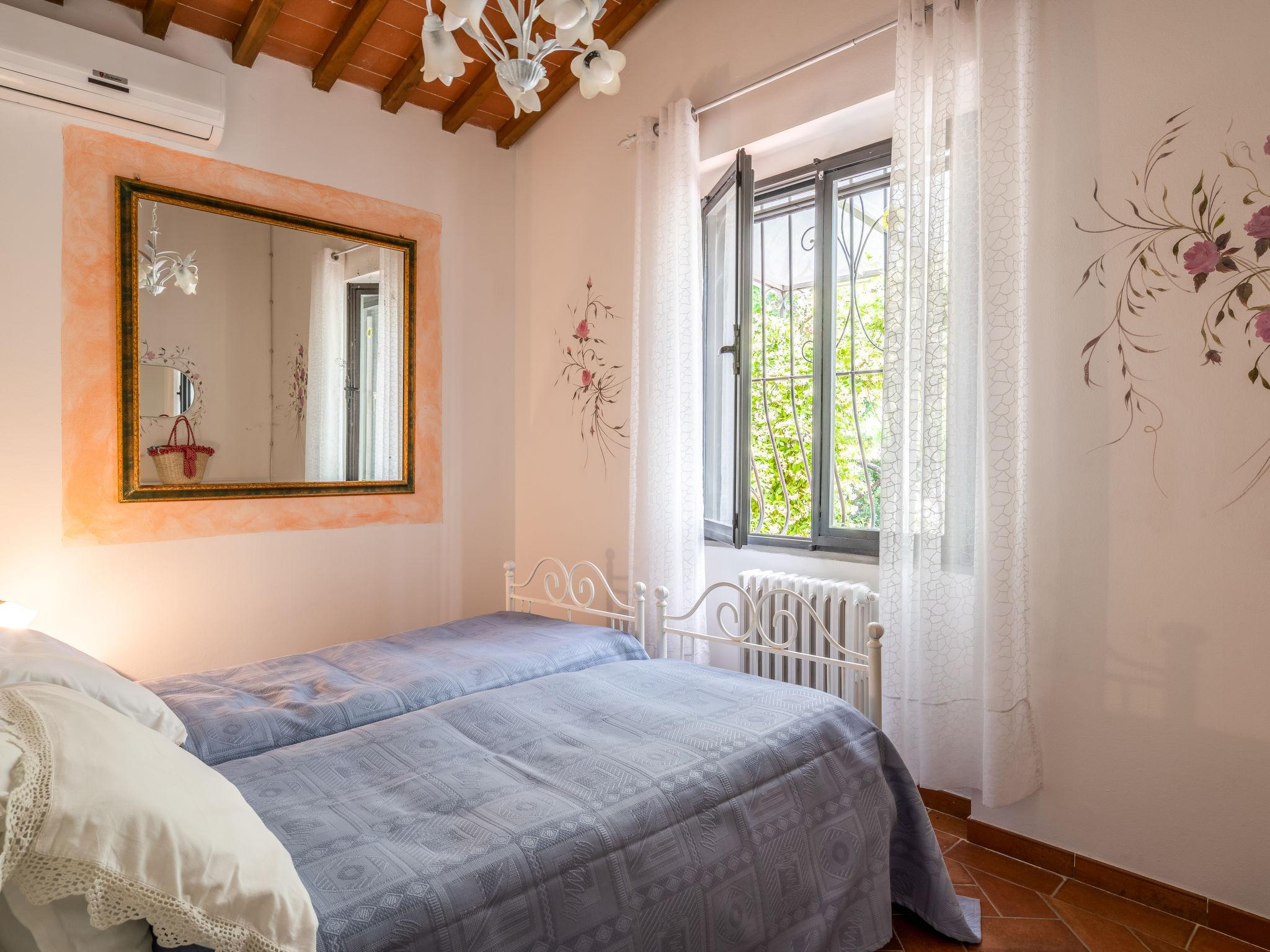 Photo 17 - 5 bedroom House in Montevarchi with private pool and garden
