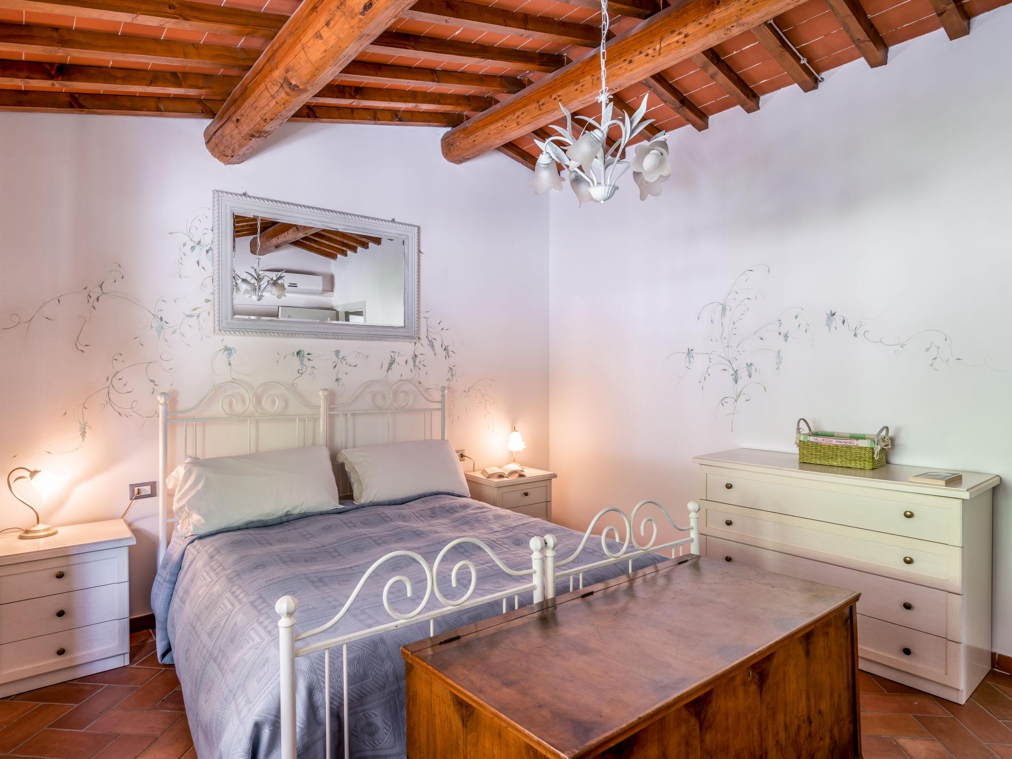 Foto 30 - Haus mit 5 Schlafzimmern in Montevarchi mit privater pool und garten