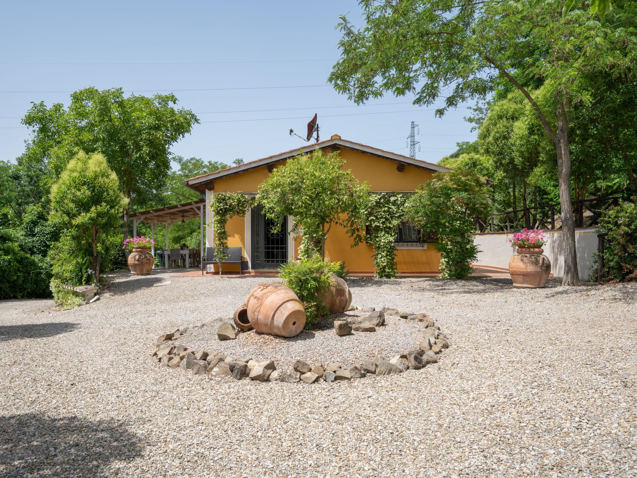 Foto 2 - Casa de 5 quartos em Montevarchi com piscina privada e jardim