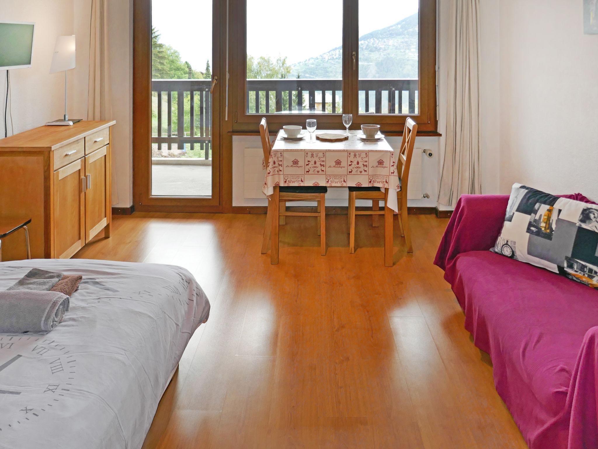 Foto 4 - Apartamento en Nendaz con piscina y vistas a la montaña