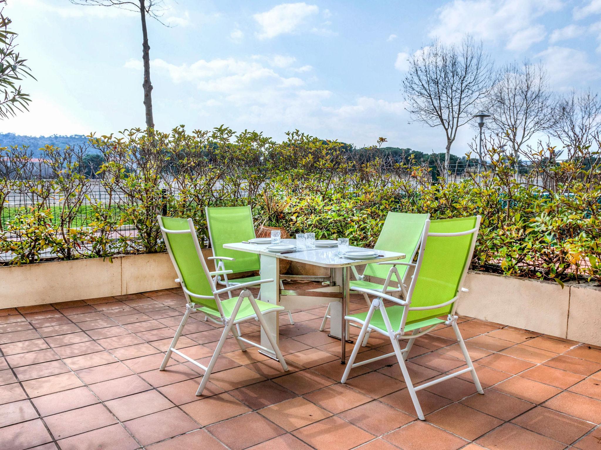 Foto 13 - Apartamento de 2 habitaciones en Castell-Platja d'Aro con jardín y vistas al mar
