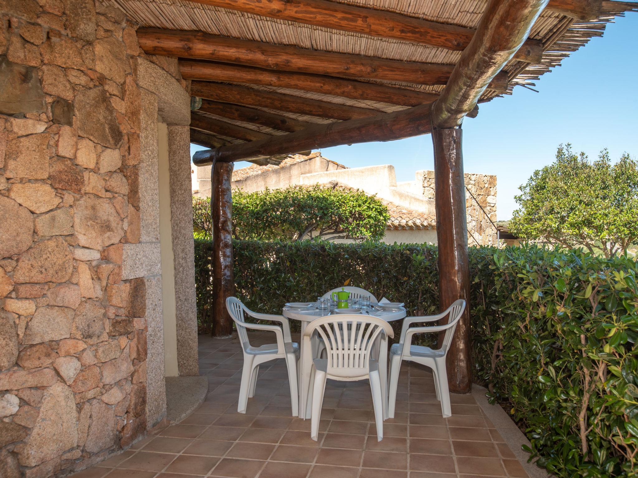 Foto 15 - Haus mit 1 Schlafzimmer in Loiri Porto San Paolo mit schwimmbad und blick aufs meer