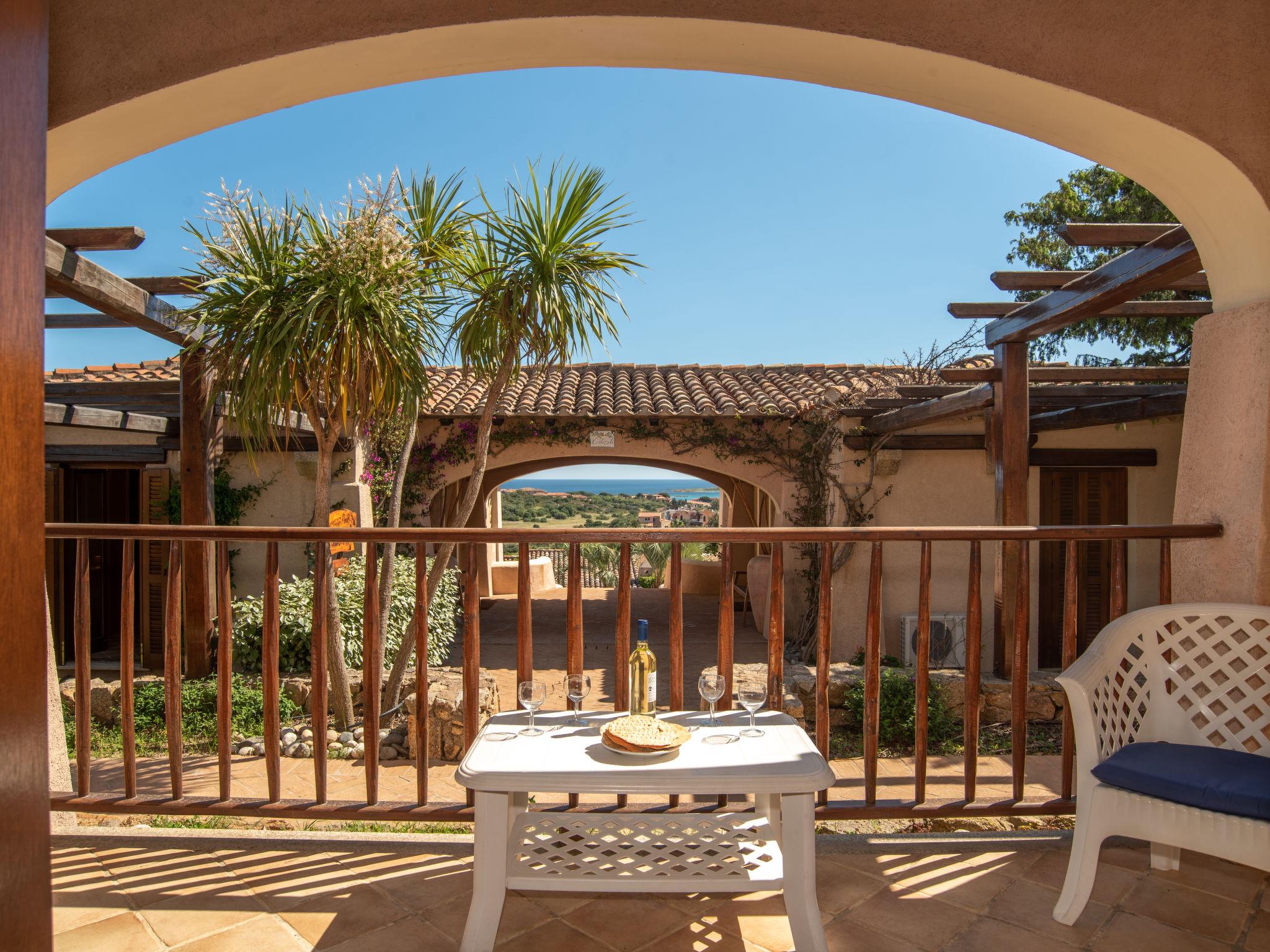 Photo 3 - Maison de 1 chambre à Loiri Porto San Paolo avec piscine et vues à la mer