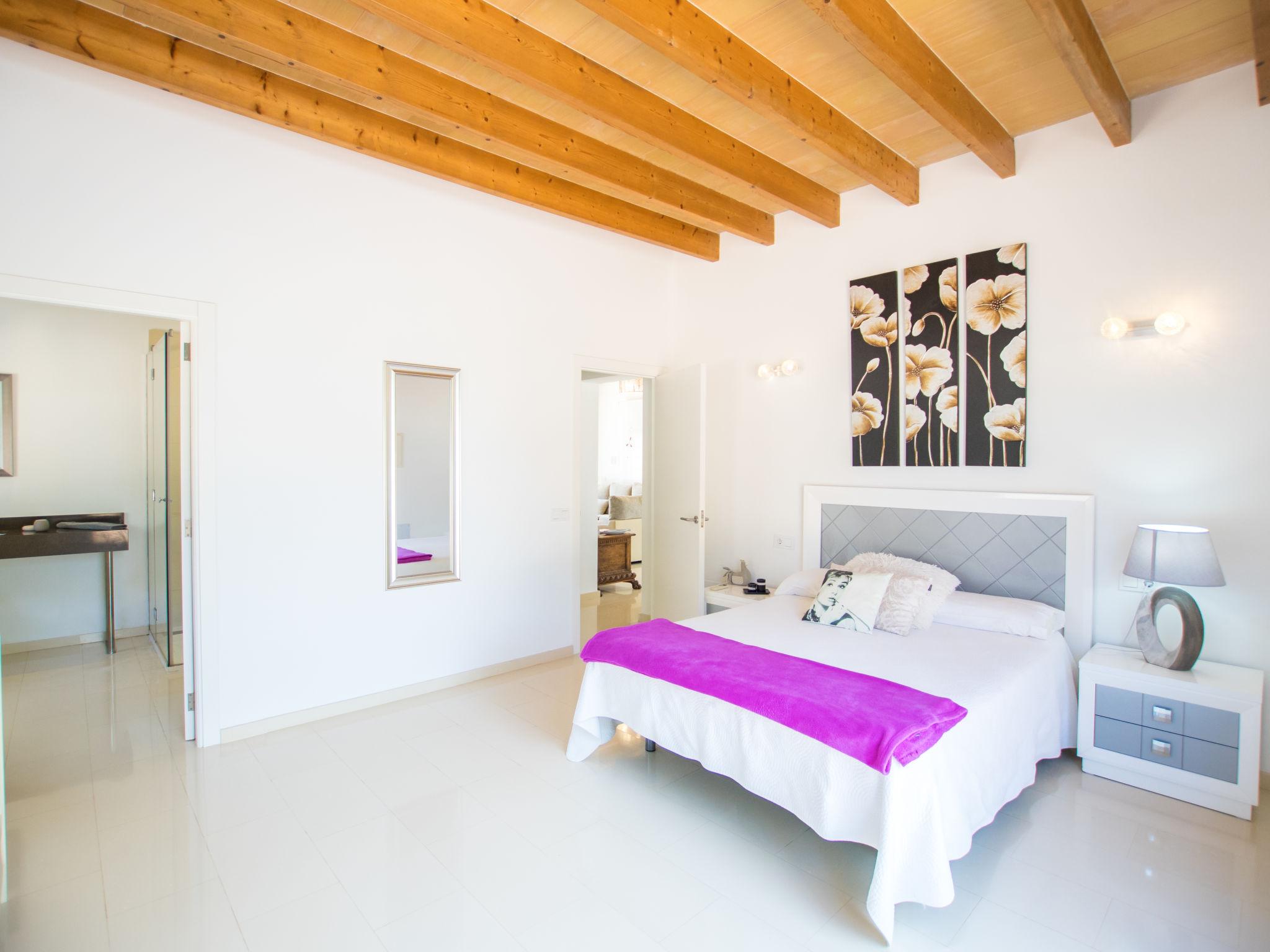 Foto 10 - Casa con 4 camere da letto a Maria de la Salut con piscina privata e vista mare