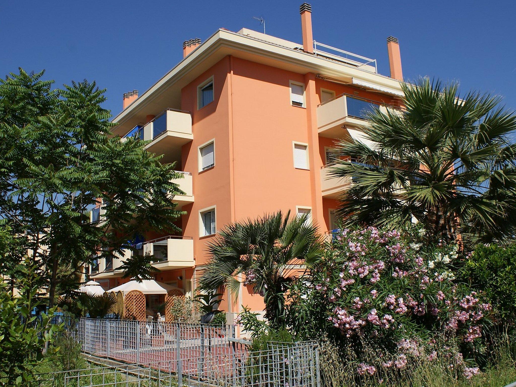 Photo 1 - Appartement de 1 chambre à San Benedetto del Tronto avec vues à la mer