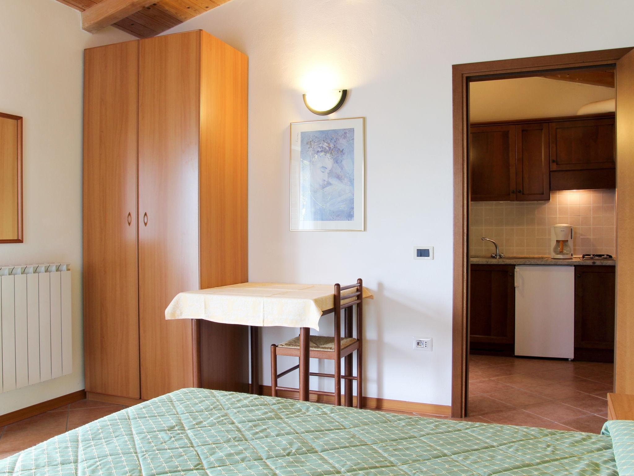 Foto 9 - Apartamento en Tremosine sul Garda con piscina y jardín