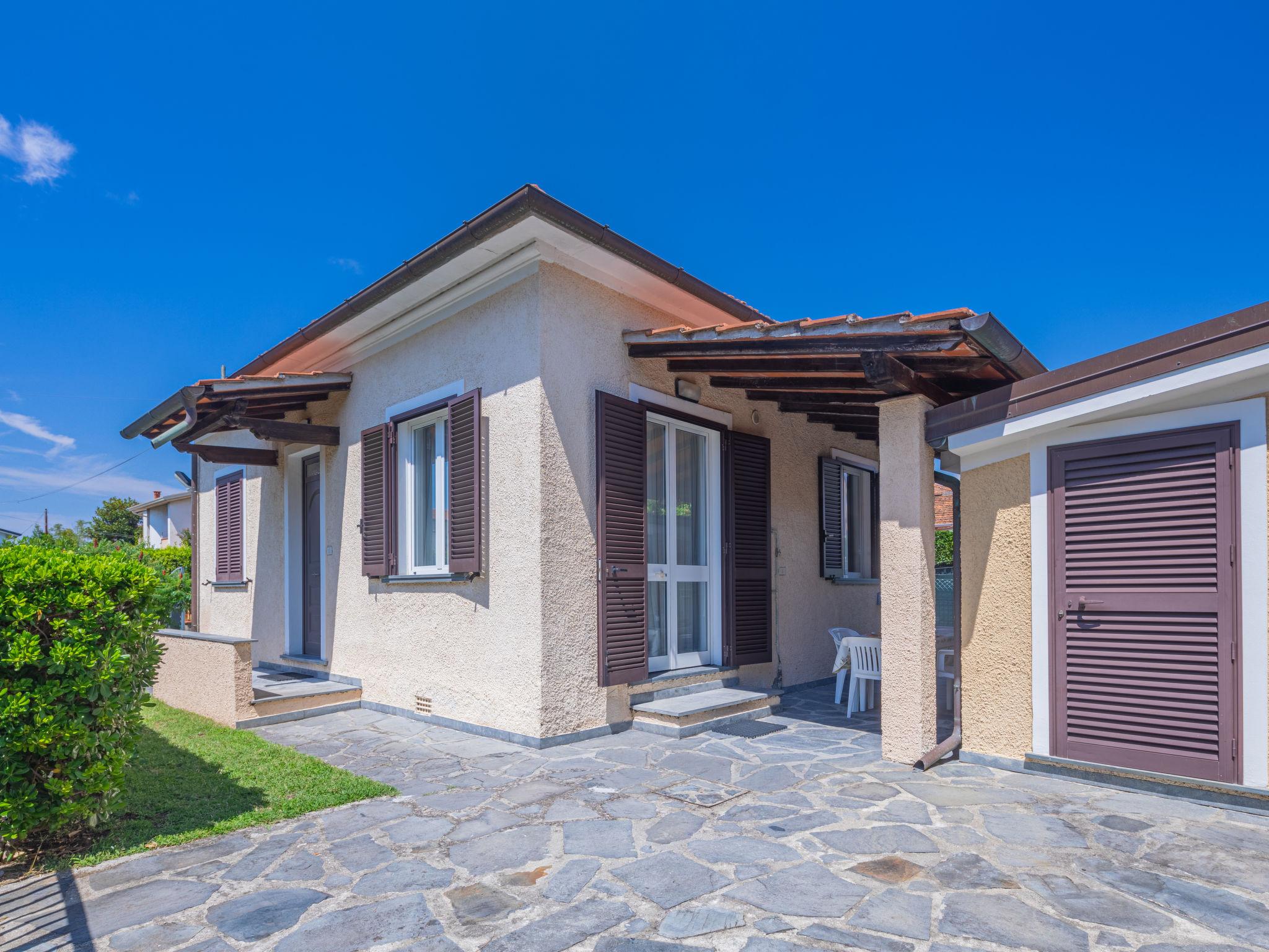 Foto 2 - Haus mit 2 Schlafzimmern in Pietrasanta mit garten und blick aufs meer