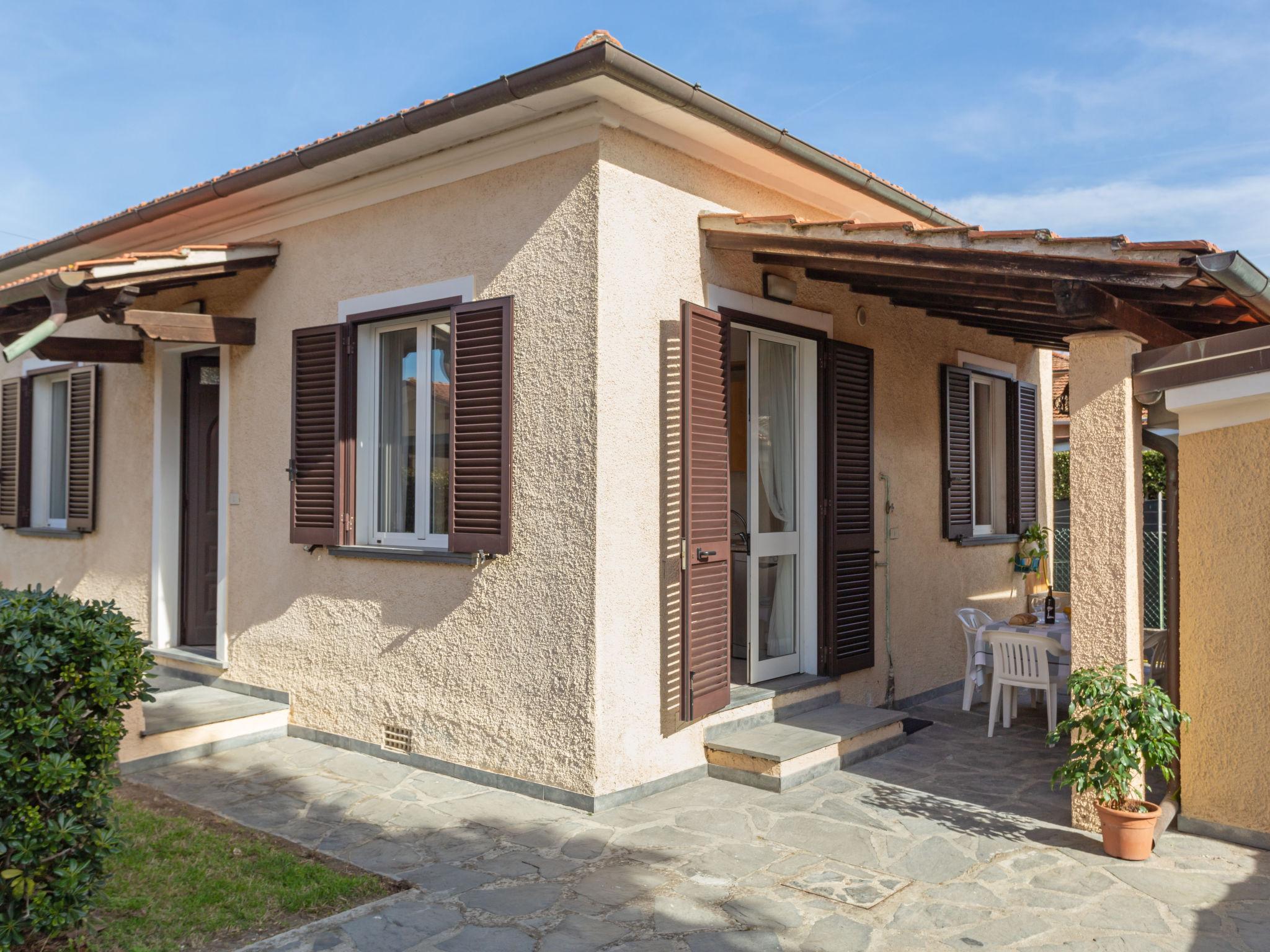 Photo 13 - Maison de 2 chambres à Pietrasanta avec jardin et terrasse