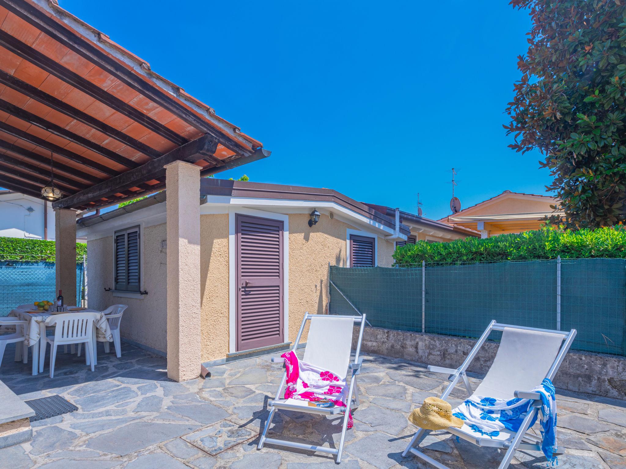 Photo 4 - Maison de 2 chambres à Pietrasanta avec jardin et terrasse