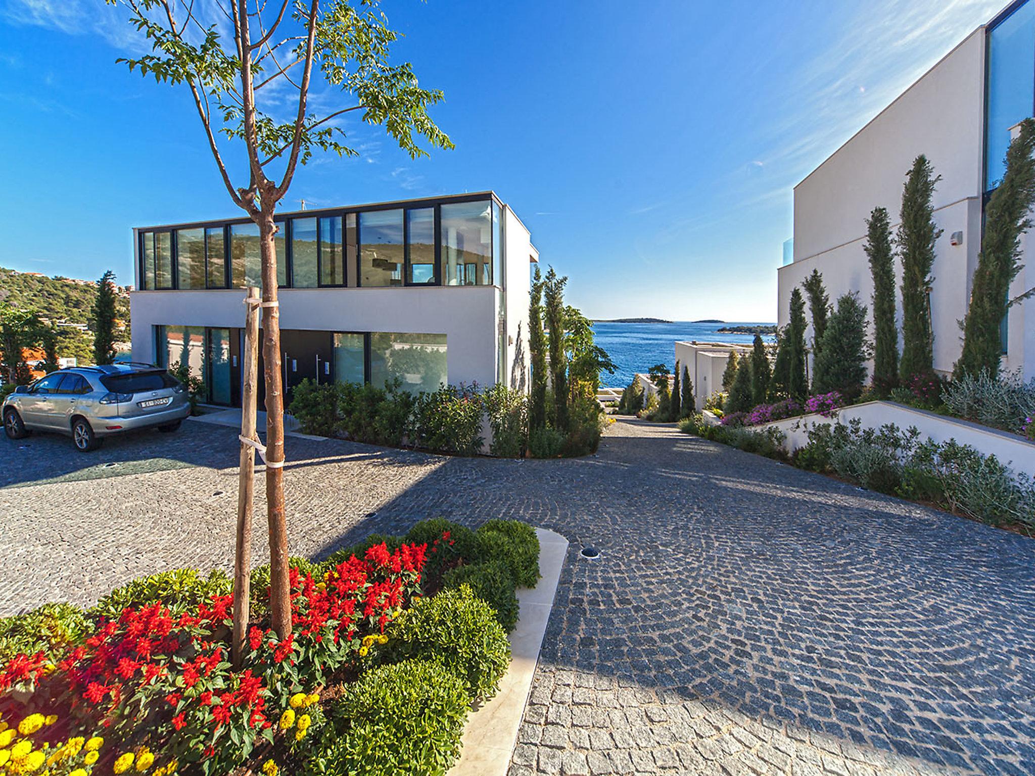 Foto 14 - Apartamento de 2 habitaciones en Primošten con piscina y vistas al mar
