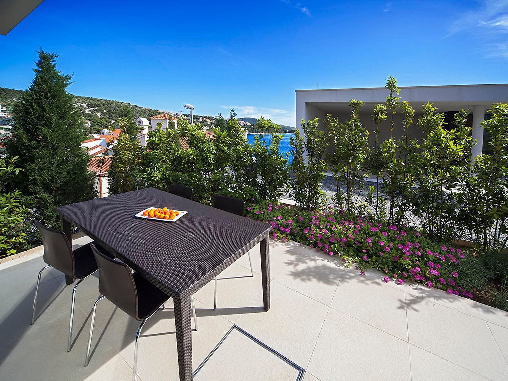 Foto 17 - Apartamento de 2 quartos em Primošten com piscina e vistas do mar