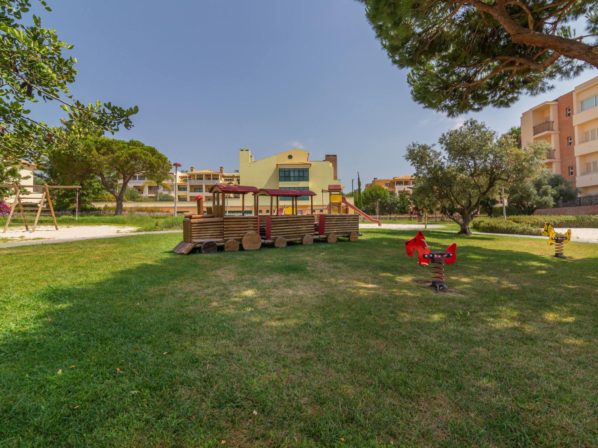 Photo 26 - 2 bedroom Apartment in Loulé with swimming pool and garden