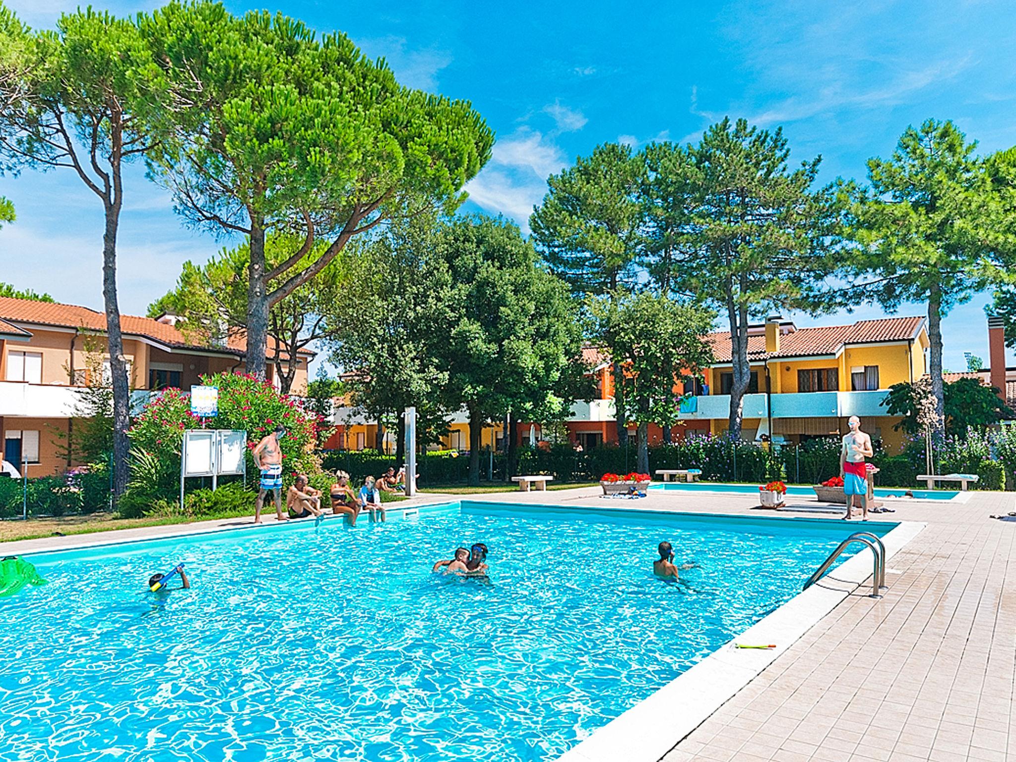 Photo 1 - Appartement de 2 chambres à San Michele al Tagliamento avec piscine et jardin