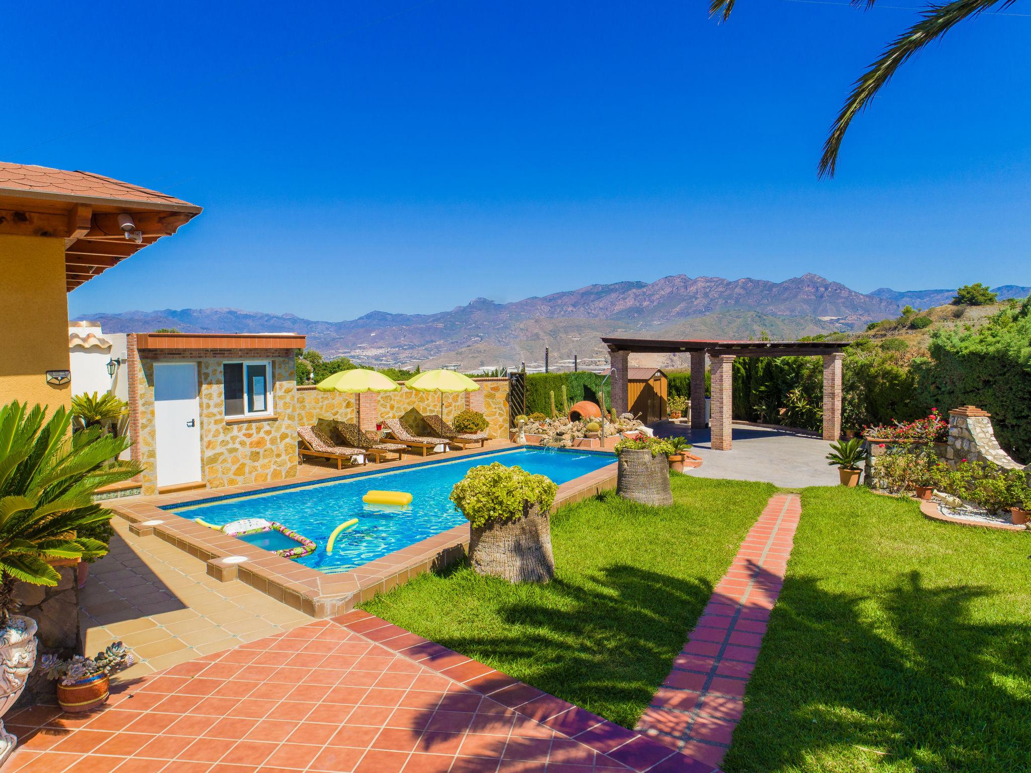 Foto 1 - Casa de 2 quartos em Motril com piscina privada e jardim