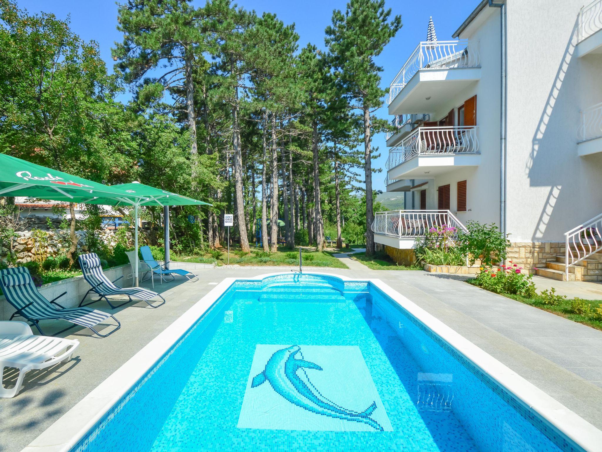 Foto 1 - Apartamento de 2 quartos em Crikvenica com piscina e vistas do mar