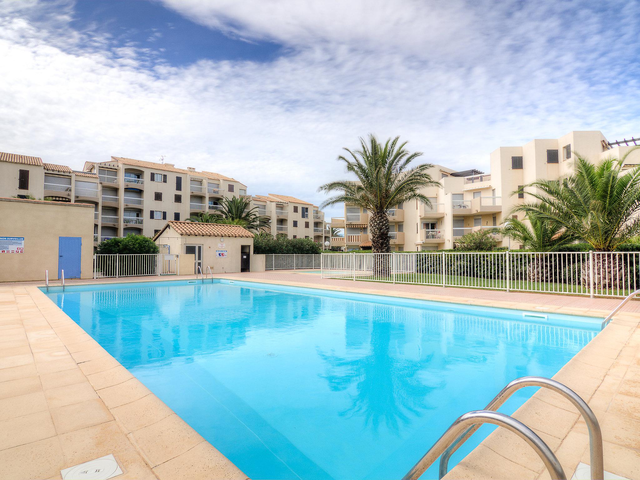 Foto 1 - Apartamento de 1 quarto em Saint-Cyprien com piscina e vistas do mar