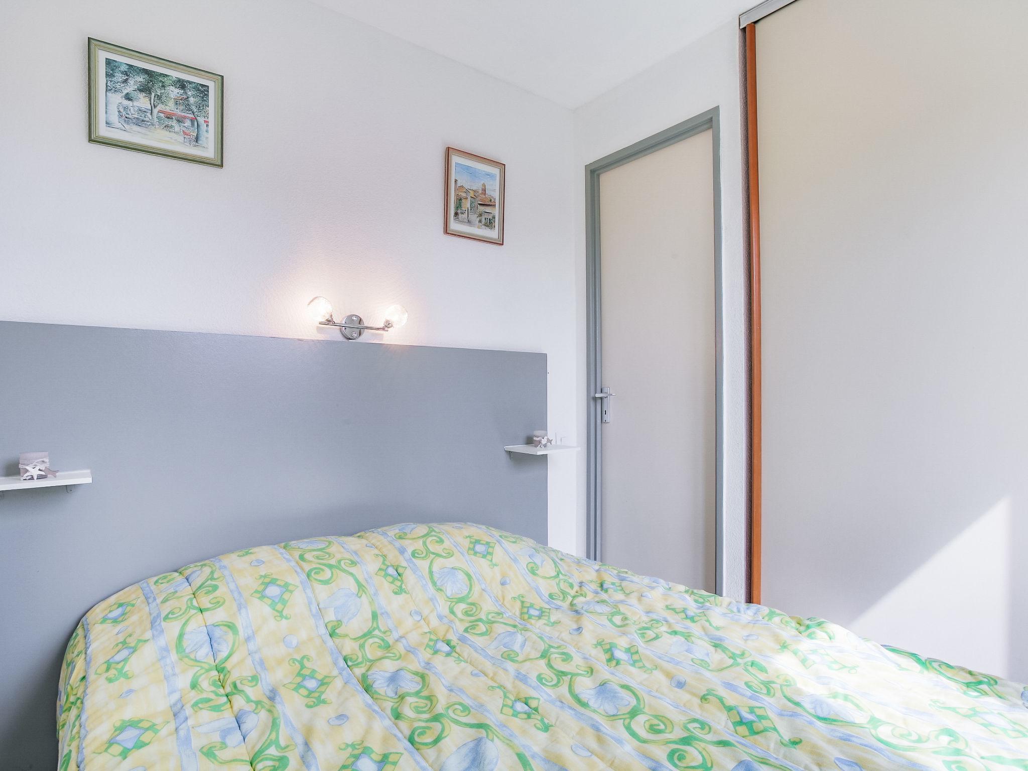 Foto 10 - Appartamento con 1 camera da letto a Saint-Cyprien con piscina e vista mare
