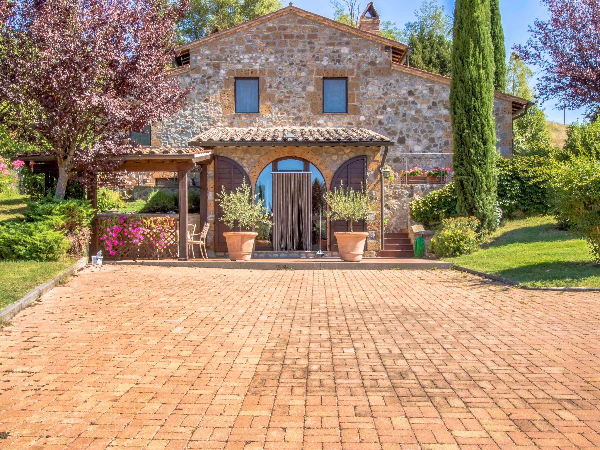 Foto 2 - Casa de 3 quartos em Proceno com piscina privada e jardim