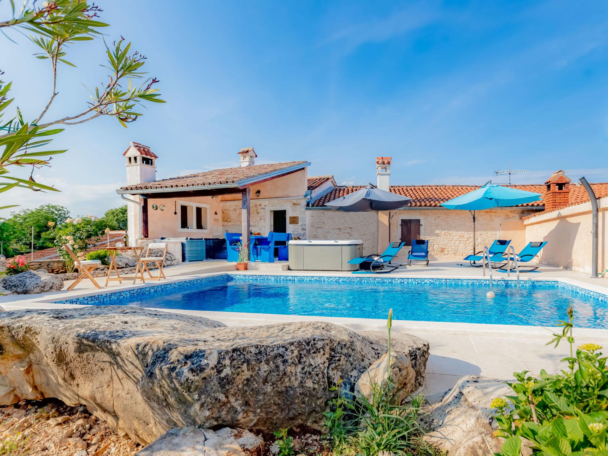 Foto 15 - Apartamento de 2 quartos em Sveti Petar u Šumi com piscina privada e vistas do mar