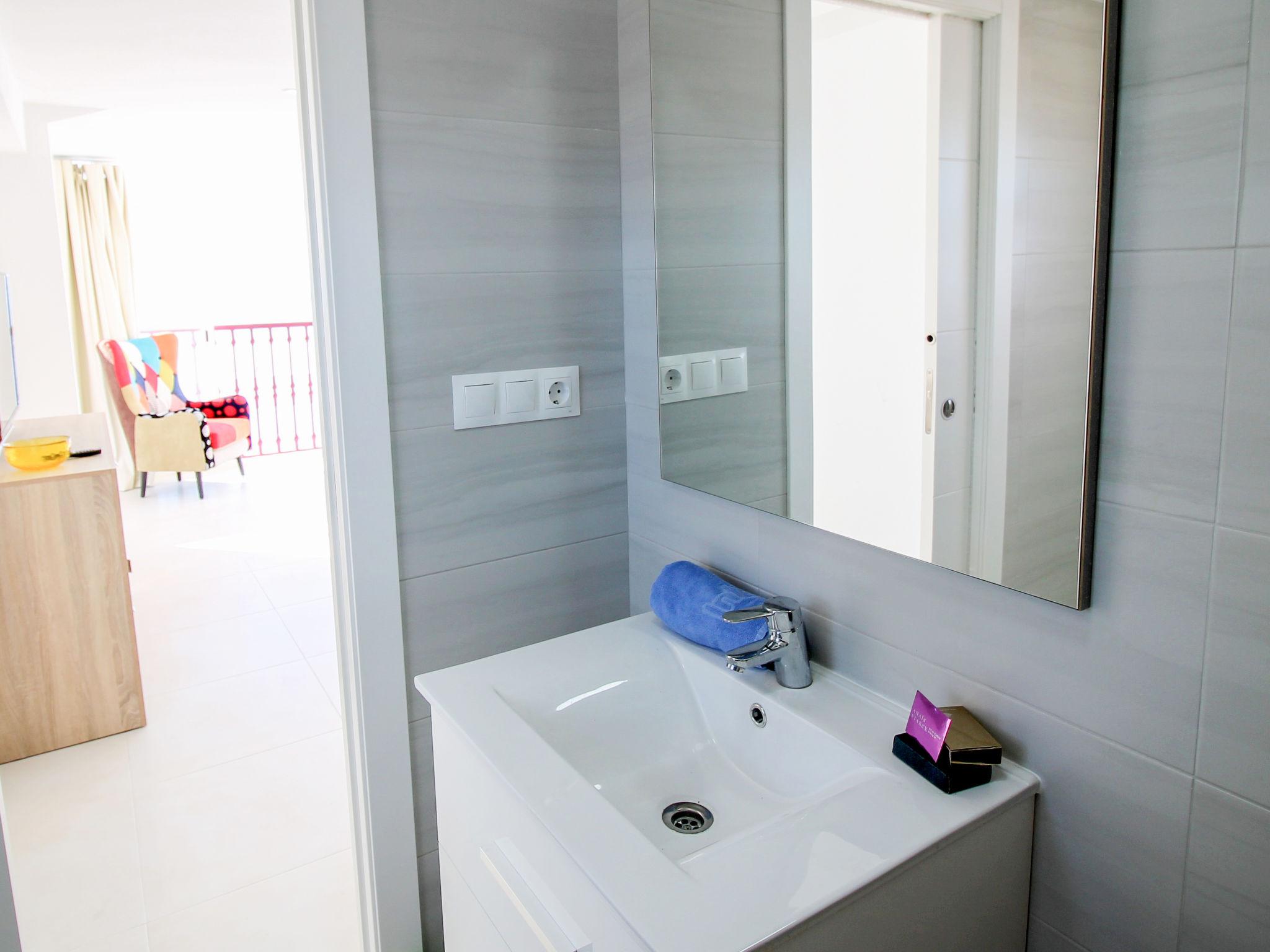 Photo 12 - Appartement de 2 chambres à Benidorm avec piscine privée et vues à la mer