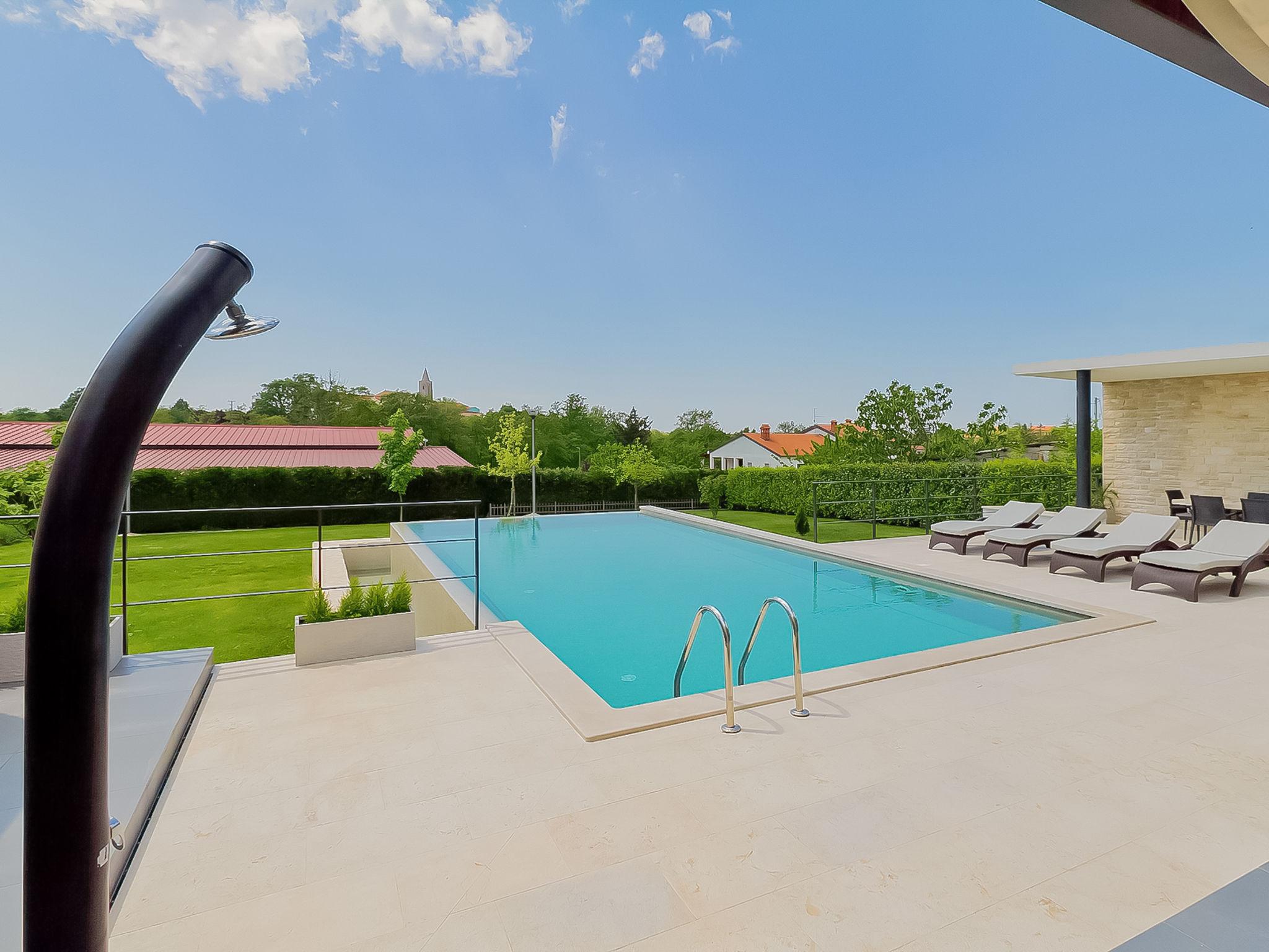 Foto 23 - Casa de 3 quartos em Sveti Petar u Šumi com piscina privada e jardim