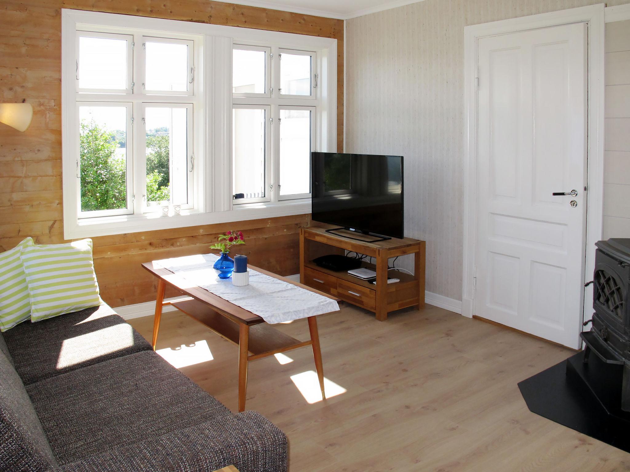 Photo 10 - 4 bedroom House in Hagavik with garden