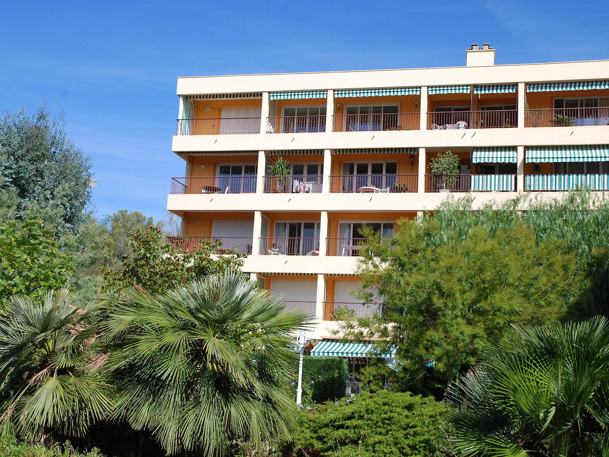 Foto 15 - Appartamento con 2 camere da letto a Saint-Raphaël con terrazza e vista mare