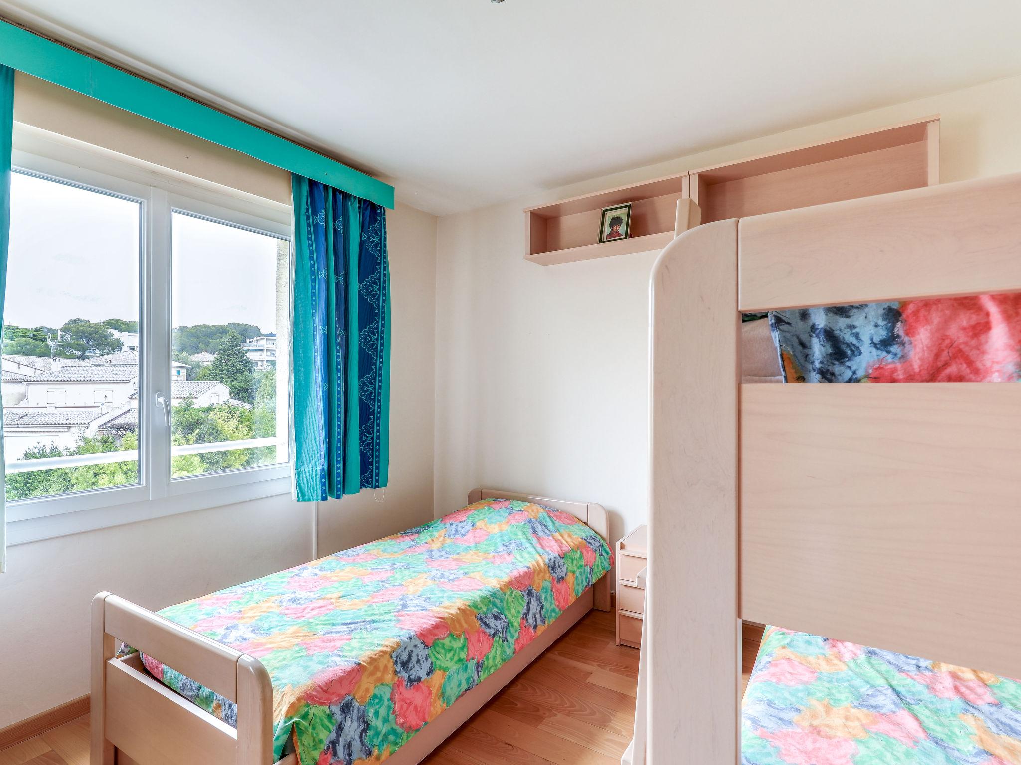 Foto 10 - Apartamento de 2 quartos em Saint-Raphaël com terraço e vistas do mar