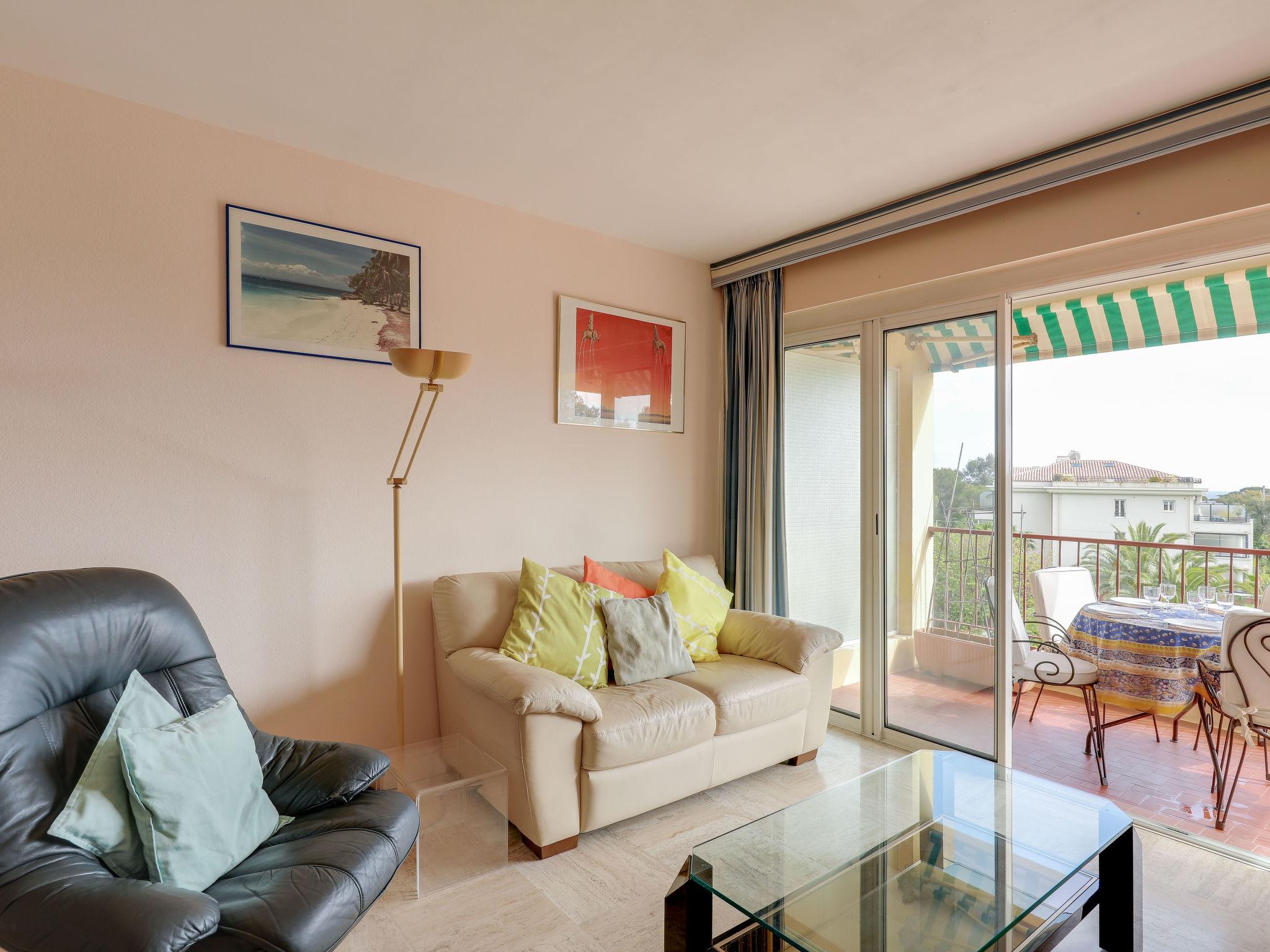 Foto 2 - Apartamento de 2 quartos em Saint-Raphaël com terraço e vistas do mar