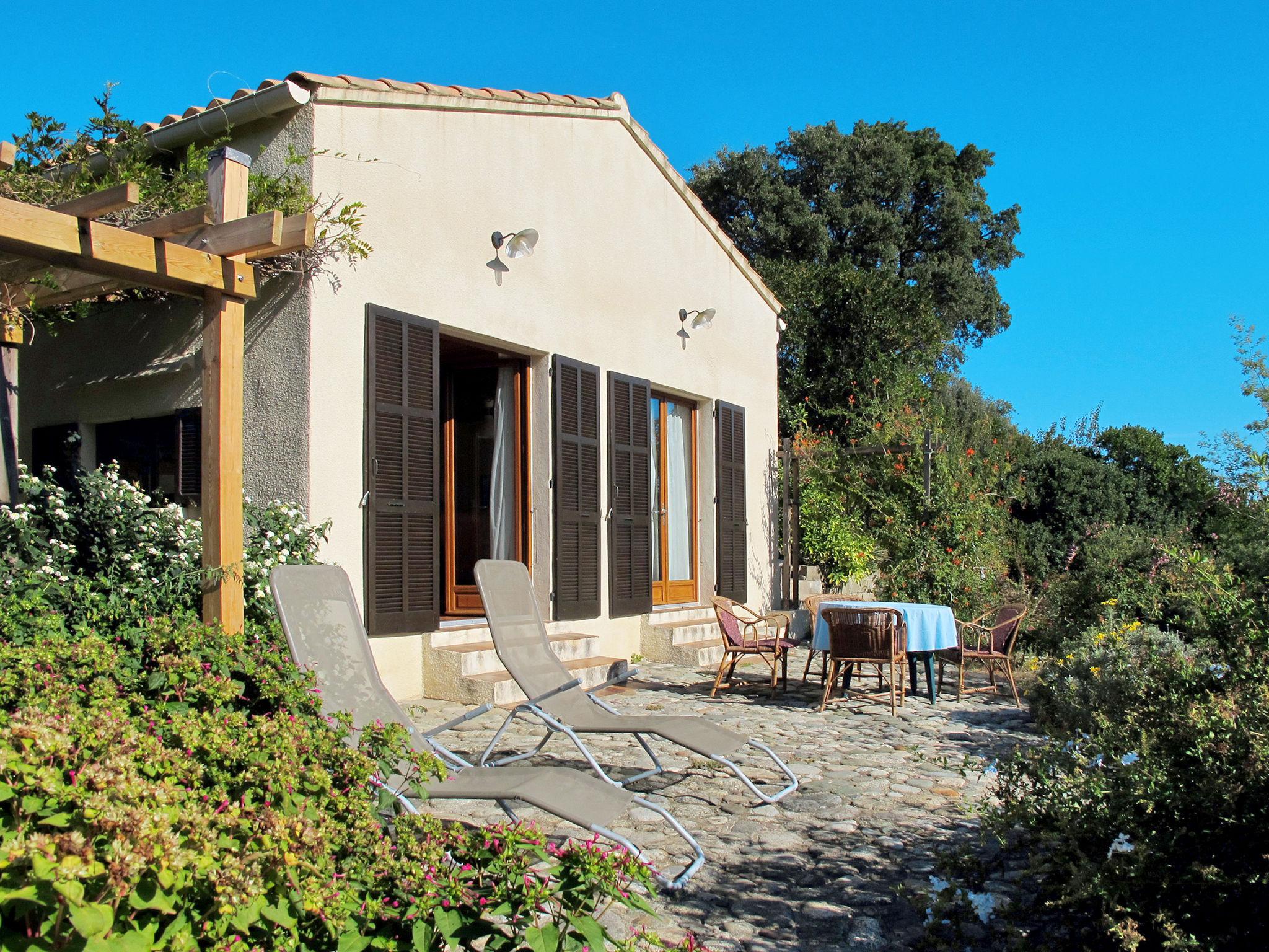 Photo 1 - Maison de 2 chambres à Prunelli-di-Fiumorbo avec jardin et vues à la mer