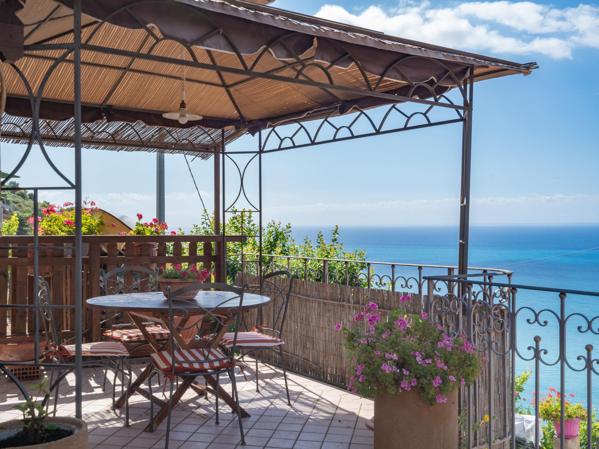 Photo 4 - 2 bedroom Apartment in Ventimiglia with private pool and sea view