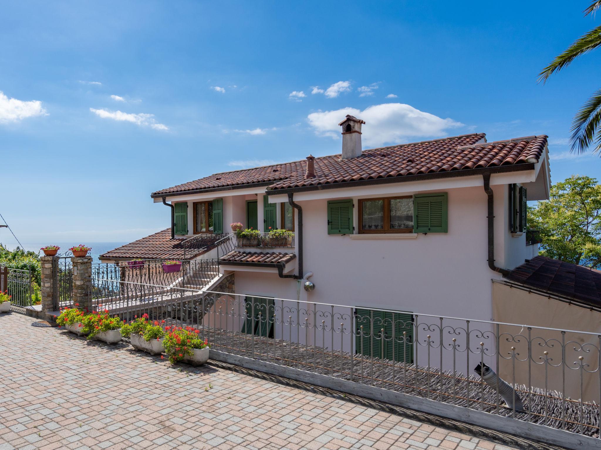 Photo 17 - Appartement de 2 chambres à Vintimille avec piscine privée et vues à la mer