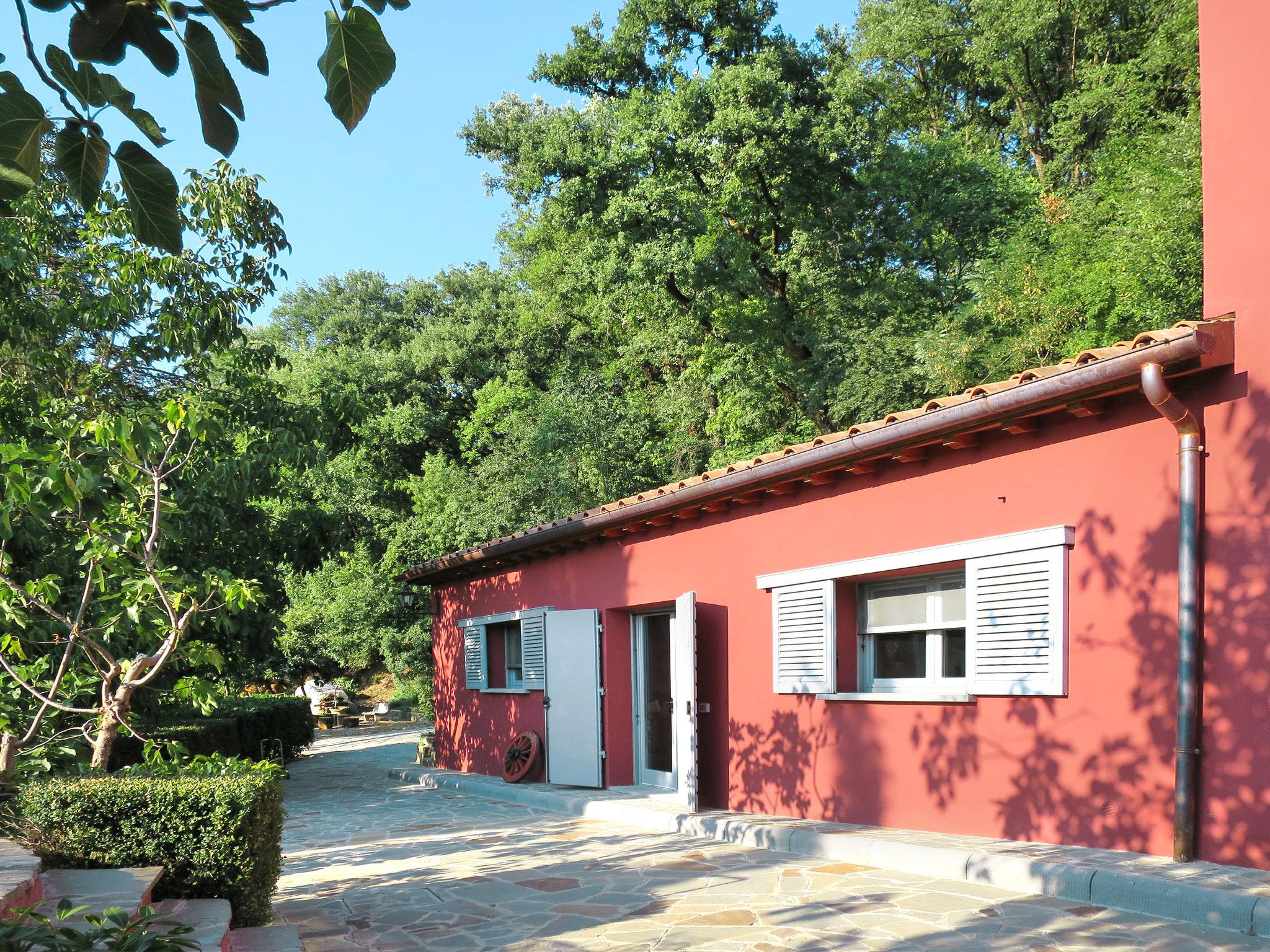 Foto 23 - Haus mit 2 Schlafzimmern in Montevarchi mit privater pool und garten