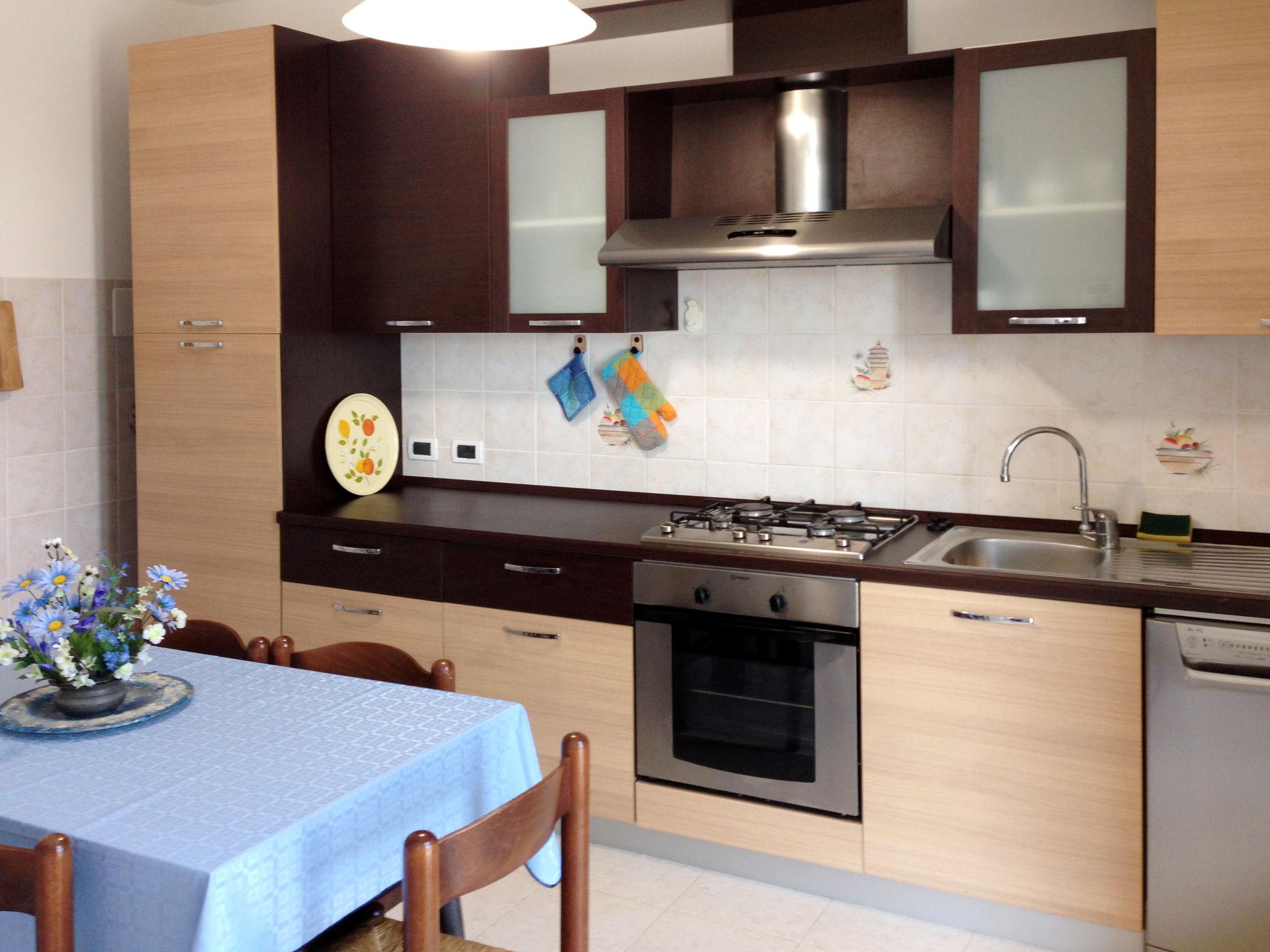 Photo 10 - 2 bedroom Apartment in Imperia with garden and terrace