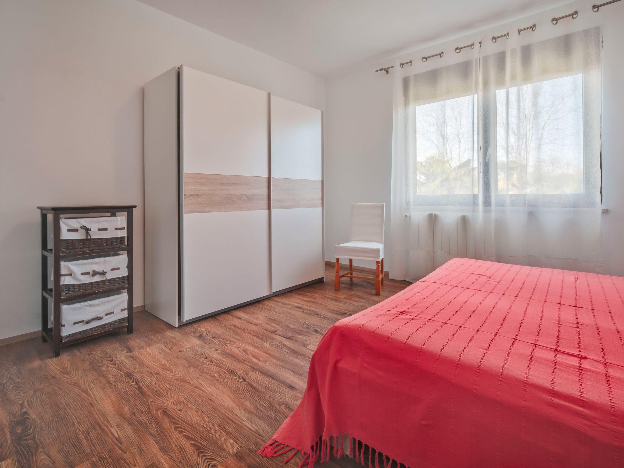 Foto 15 - Apartamento de 2 quartos em Novigrad com jardim e vistas do mar