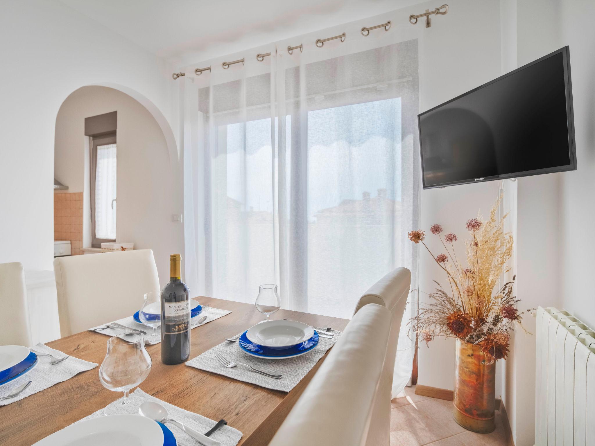 Foto 8 - Apartamento de 2 quartos em Novigrad com jardim e vistas do mar