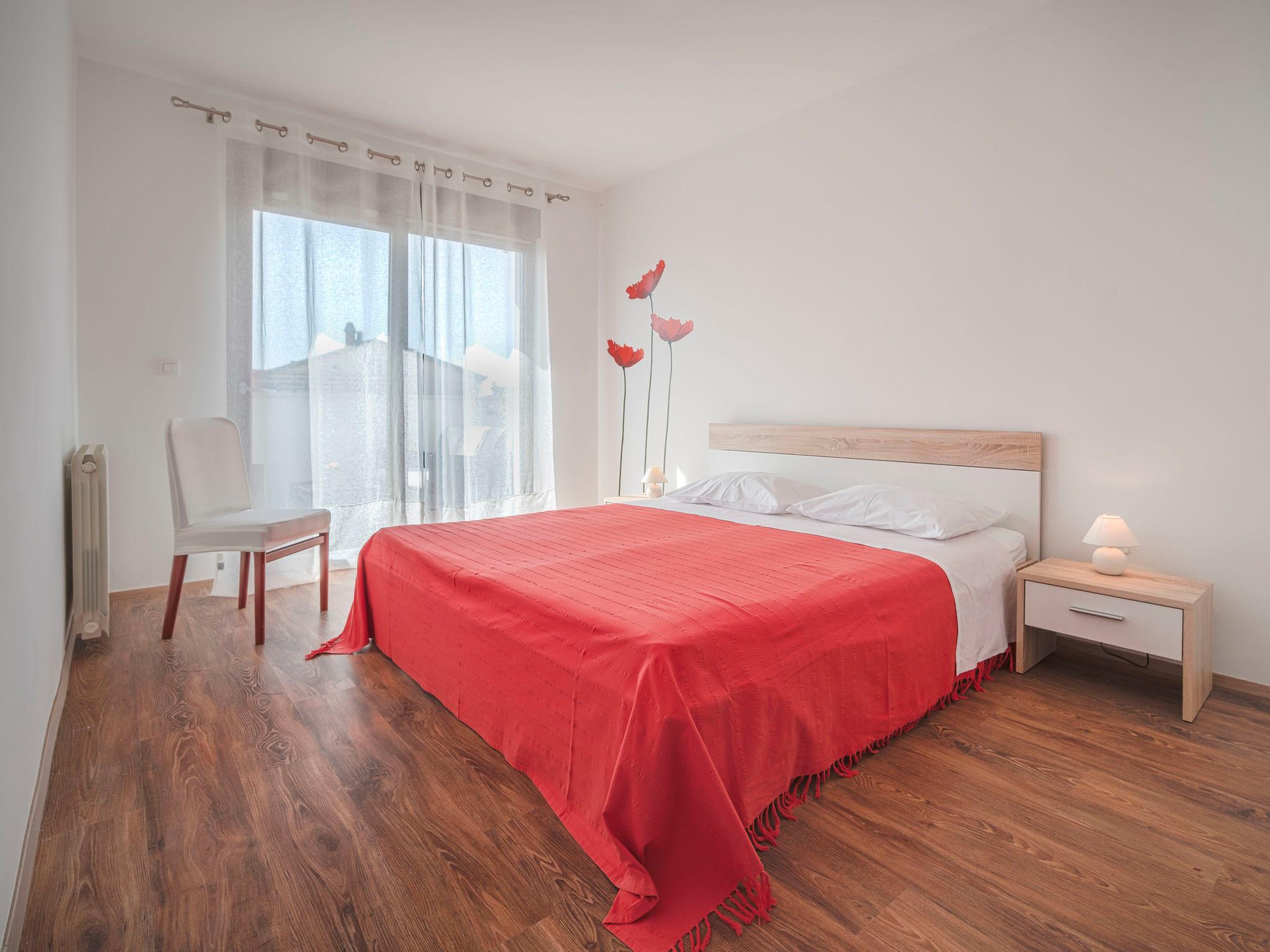 Foto 4 - Apartment mit 2 Schlafzimmern in Novigrad mit garten und blick aufs meer