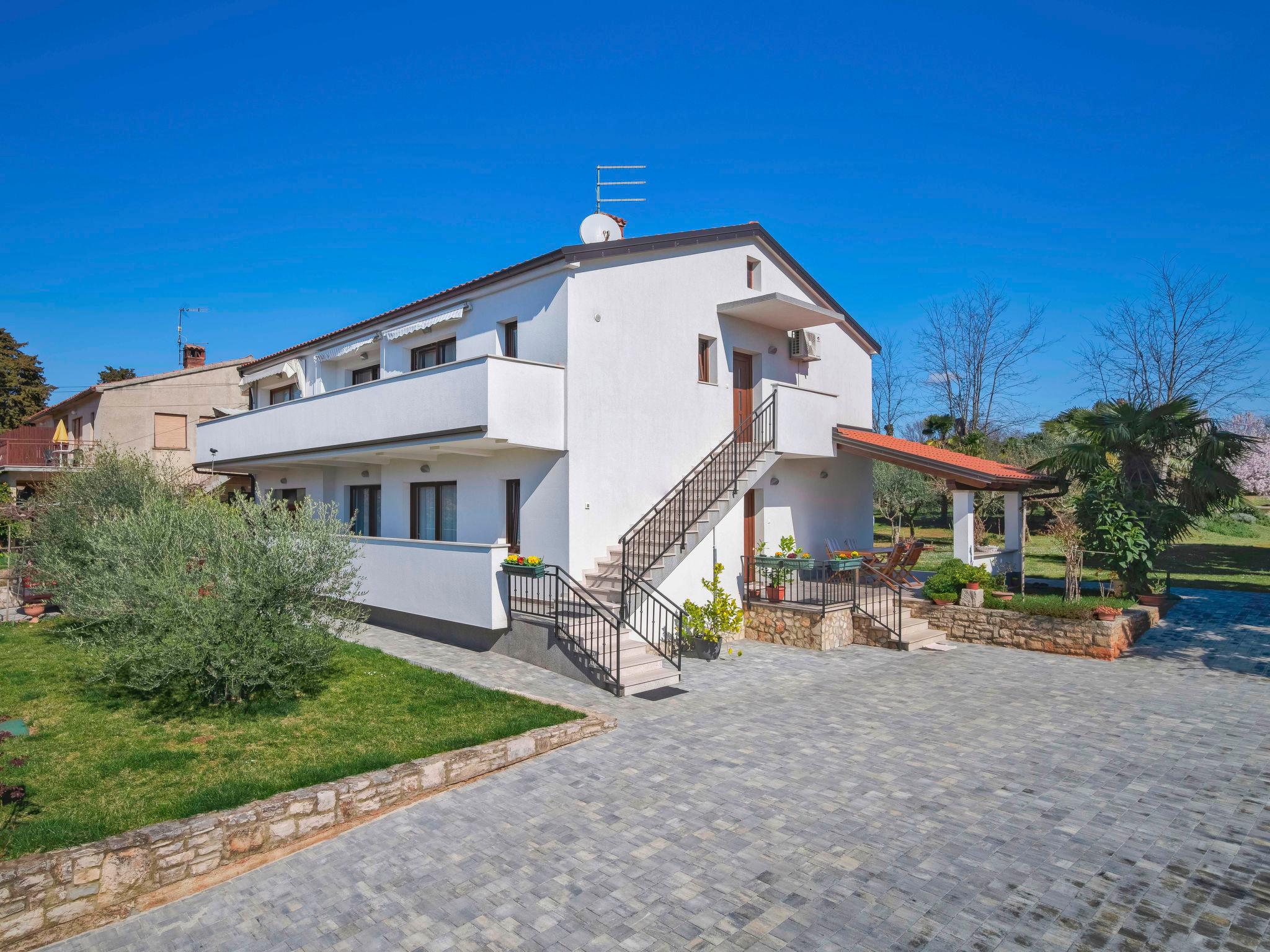 Photo 28 - Appartement de 2 chambres à Novigrad avec jardin et terrasse