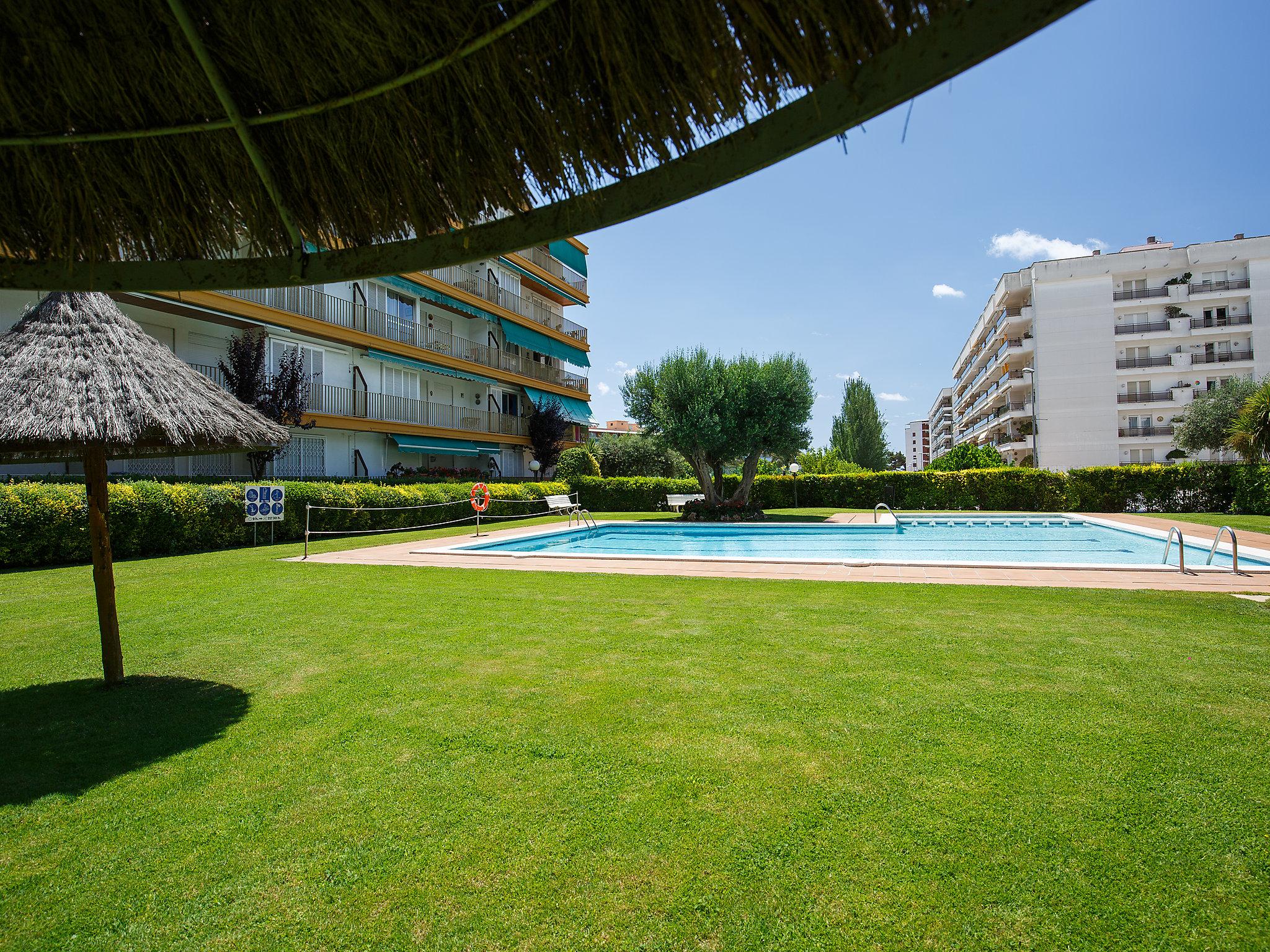 Photo 1 - 2 bedroom Apartment in Lloret de Mar with swimming pool and sea view