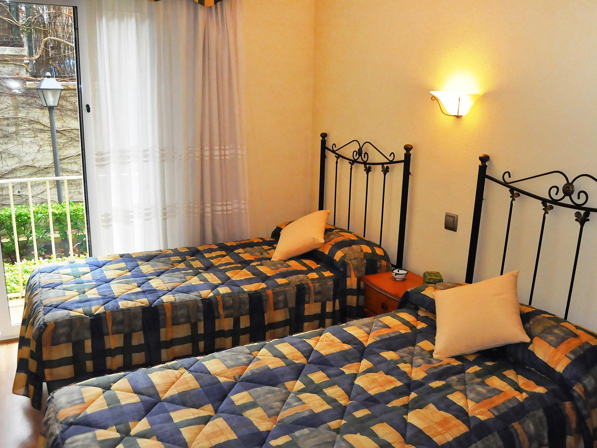 Foto 9 - Apartamento de 2 quartos em Lloret de Mar com piscina e jardim