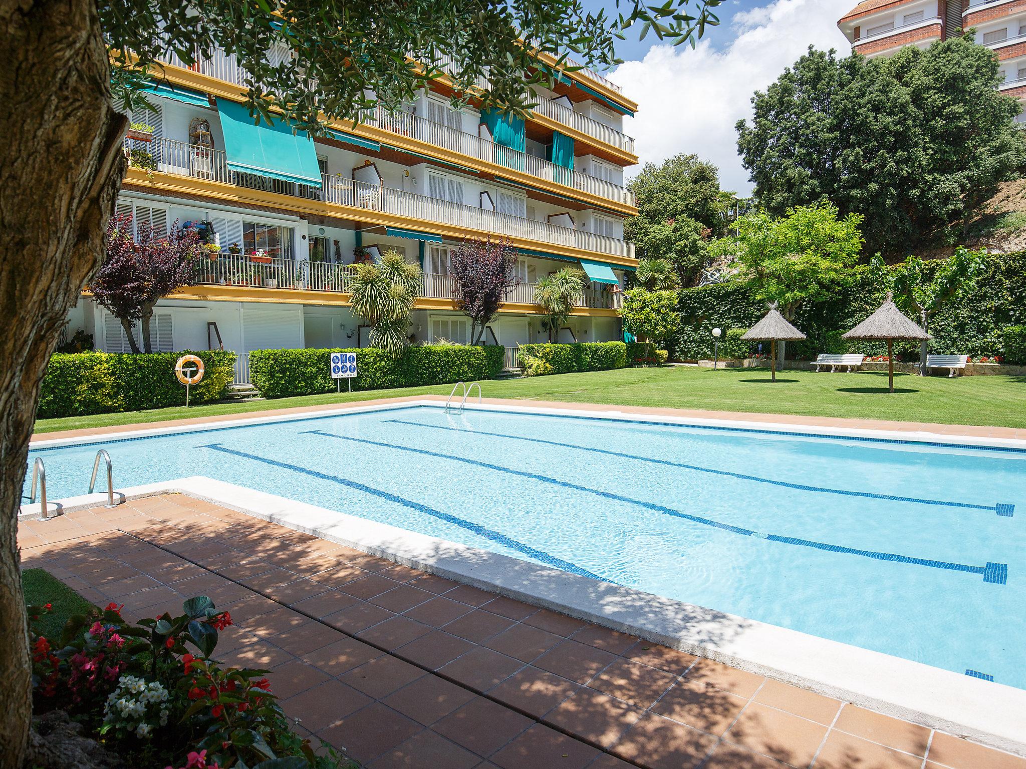 Foto 16 - Apartamento de 2 quartos em Lloret de Mar com piscina e jardim