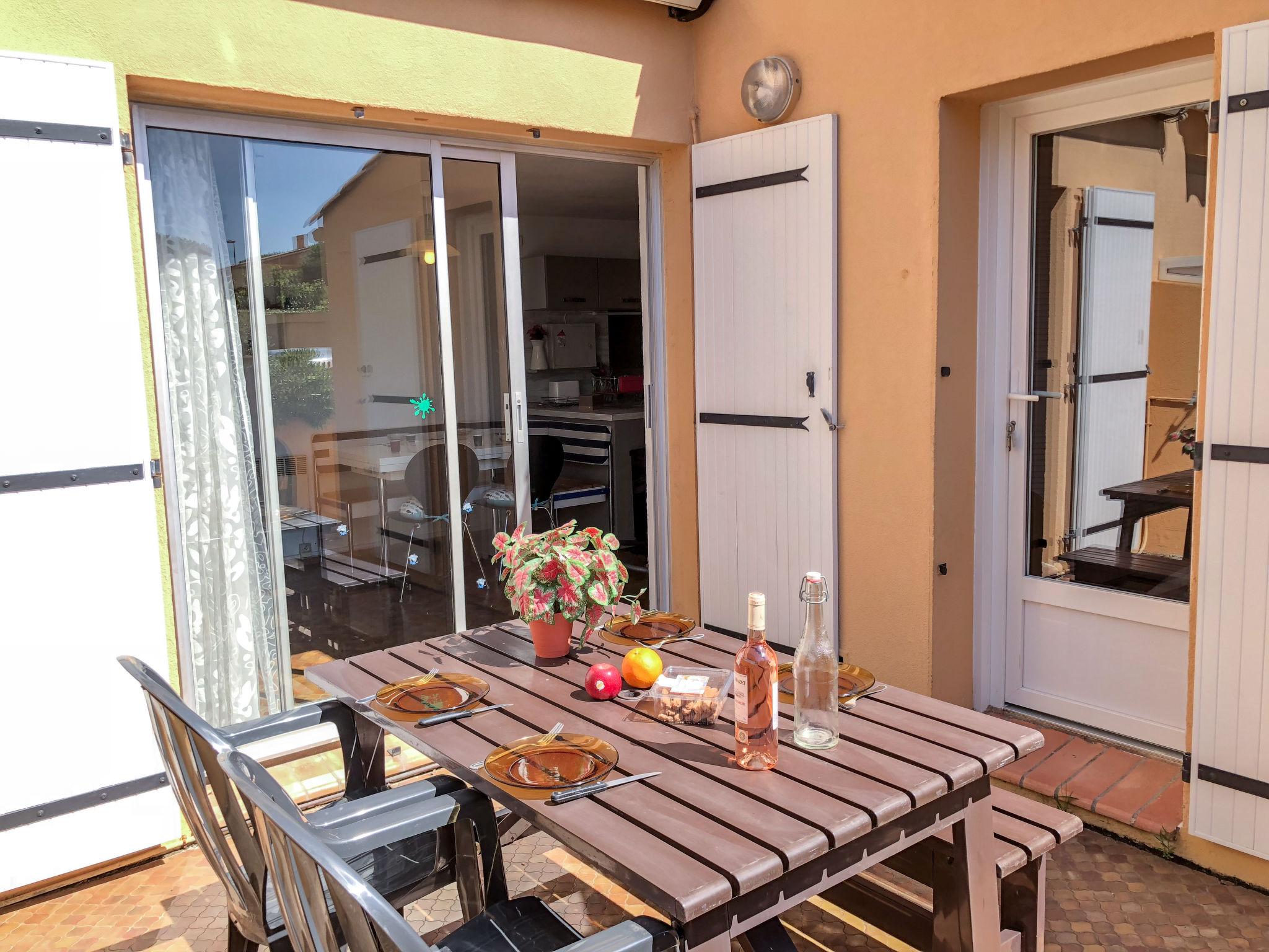 Photo 2 - 1 bedroom Apartment in Agde with garden and terrace