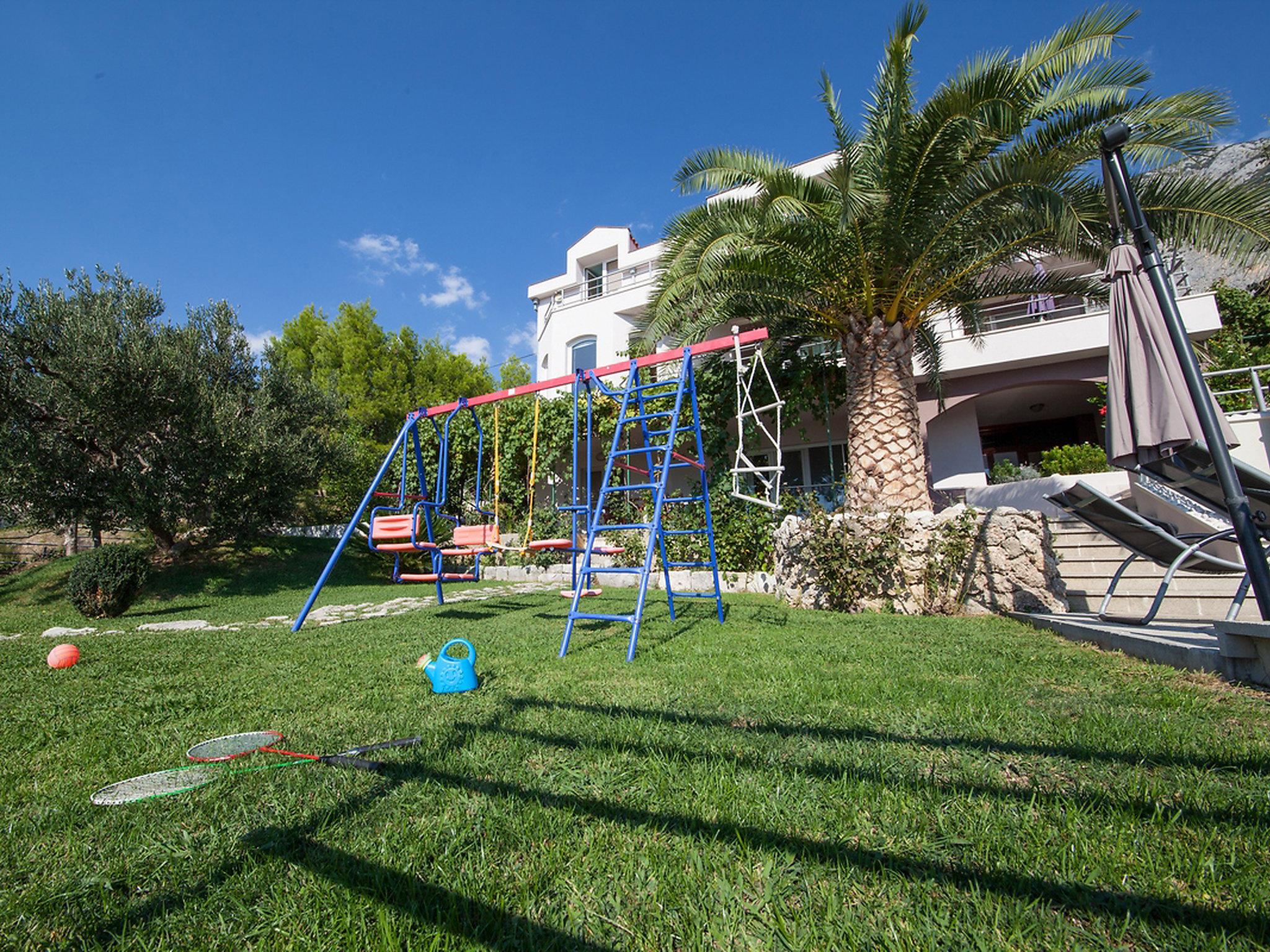 Foto 39 - Casa de 5 quartos em Makarska com piscina privada e jardim