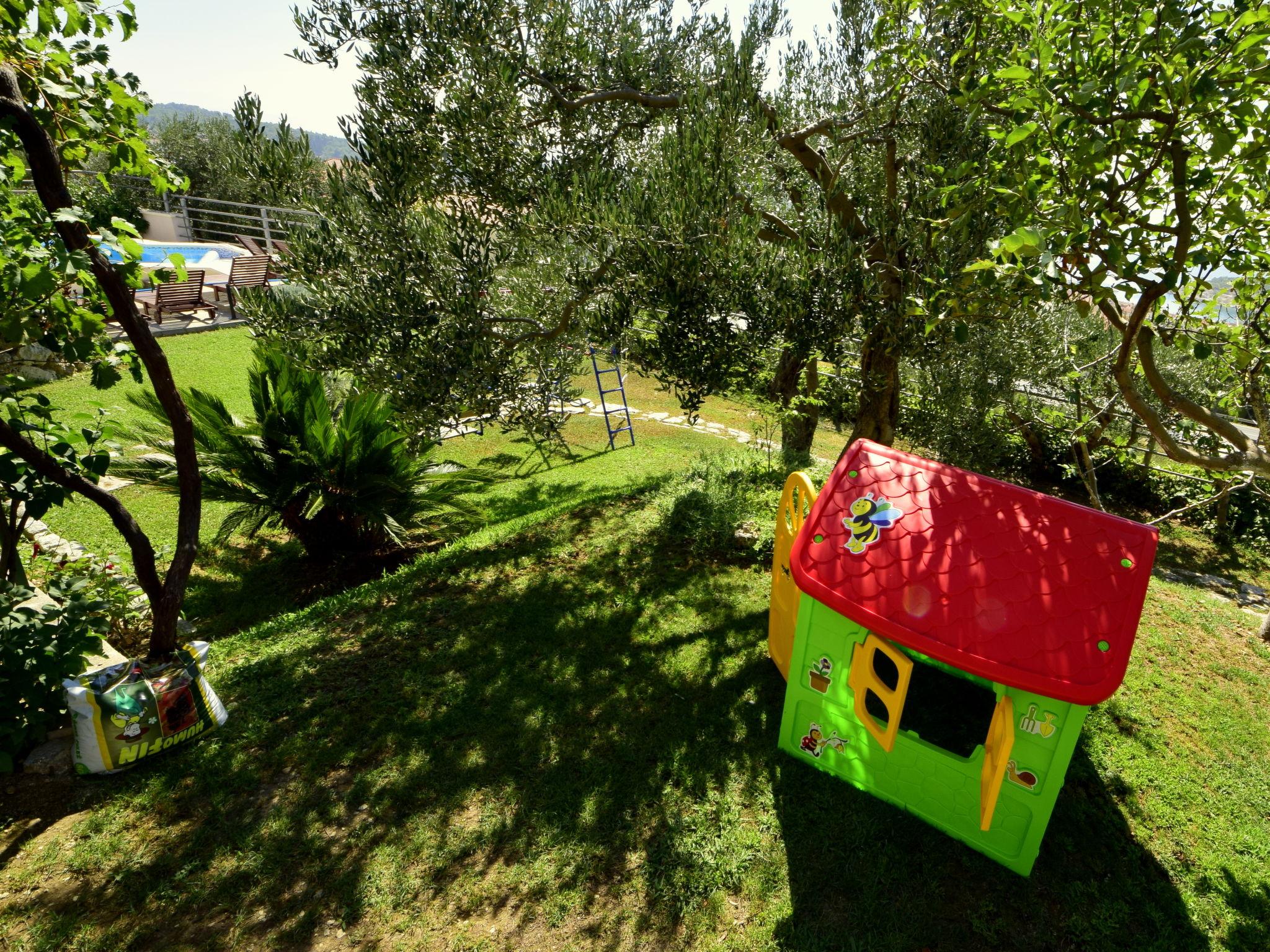 Foto 43 - Casa con 5 camere da letto a Makarska con piscina privata e giardino