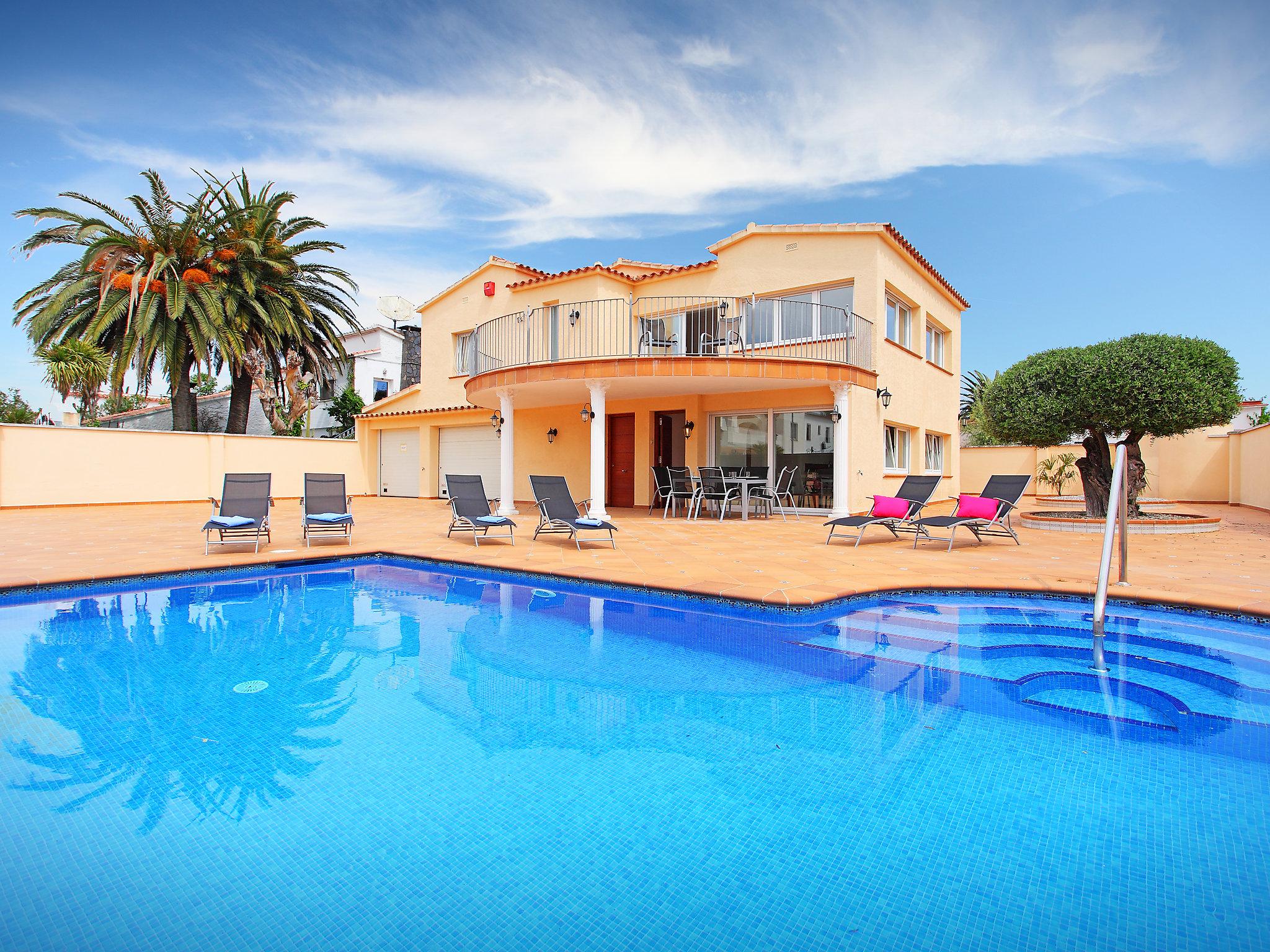 Photo 1 - 5 bedroom House in Castelló d'Empúries with private pool and sea view