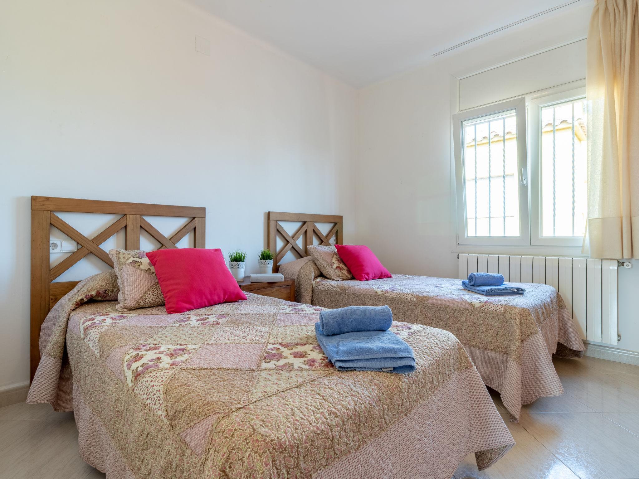 Foto 20 - Casa de 5 habitaciones en Castelló d'Empúries con piscina privada y vistas al mar
